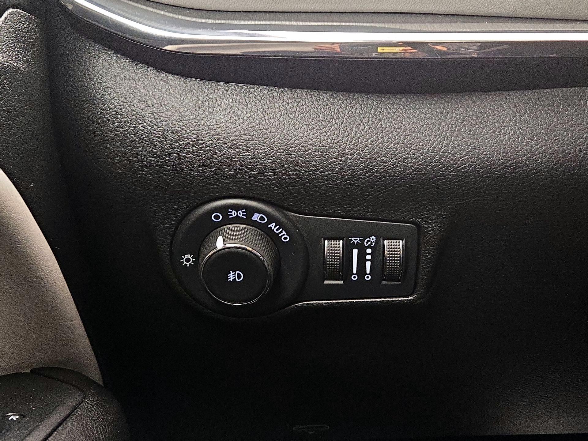 Thumbnail: 2022 Jeep Compass - 13