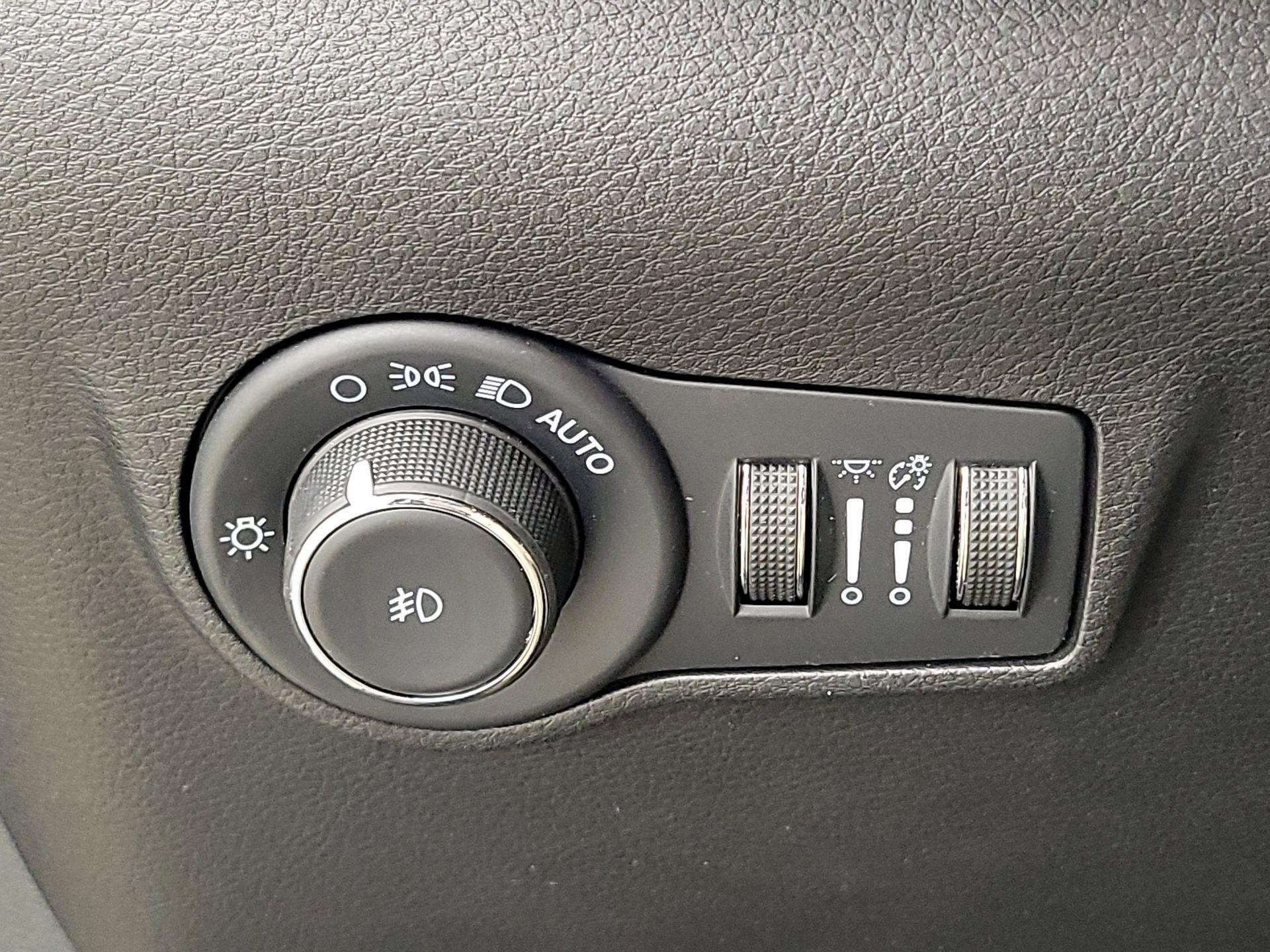 Thumbnail: 2022 Jeep Compass - 13