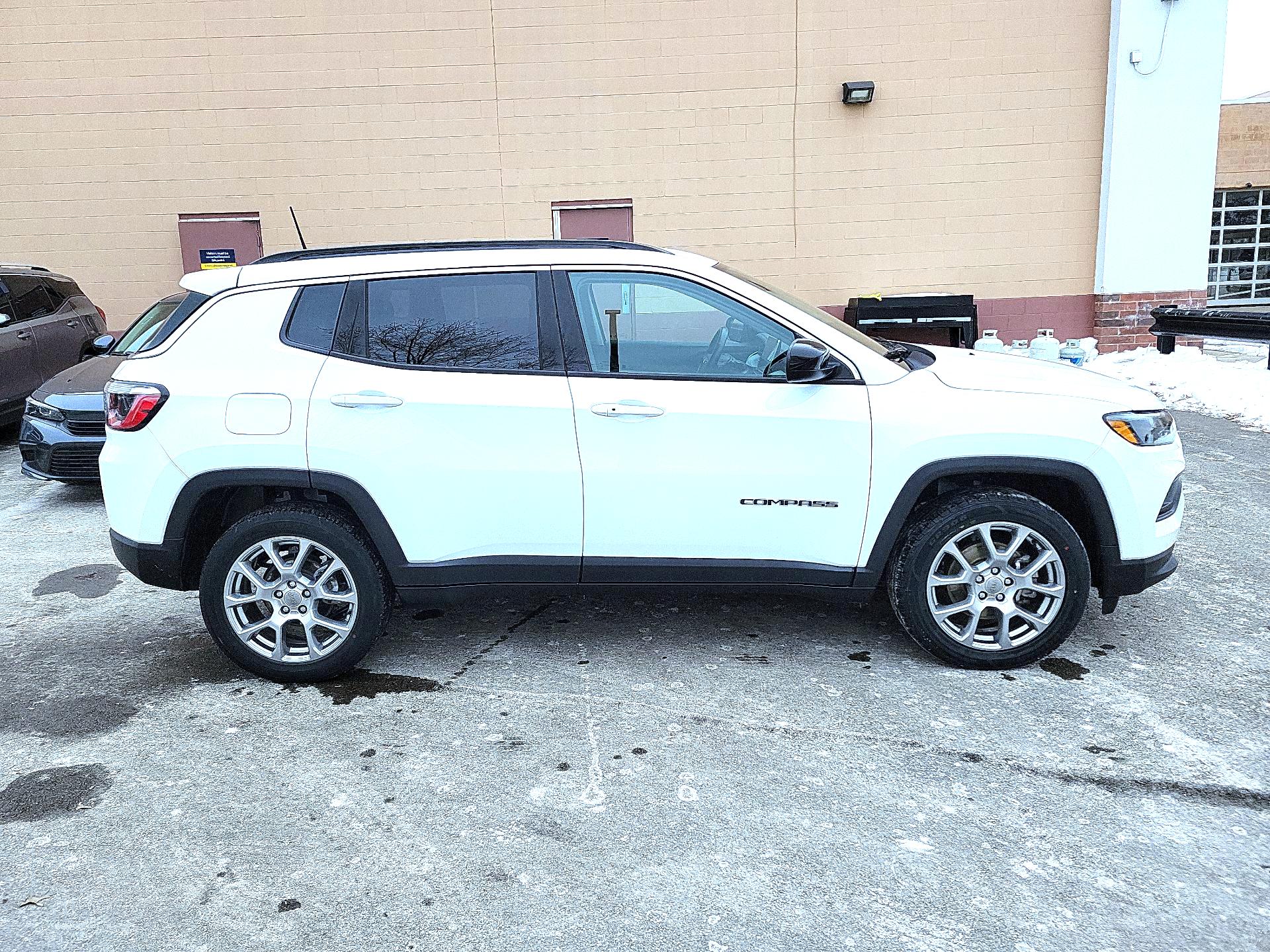 Thumbnail: 2022 Jeep Compass - 4