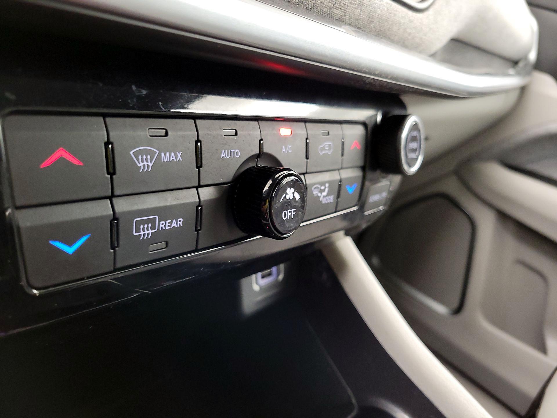 Thumbnail: 2022 Jeep Compass - 16