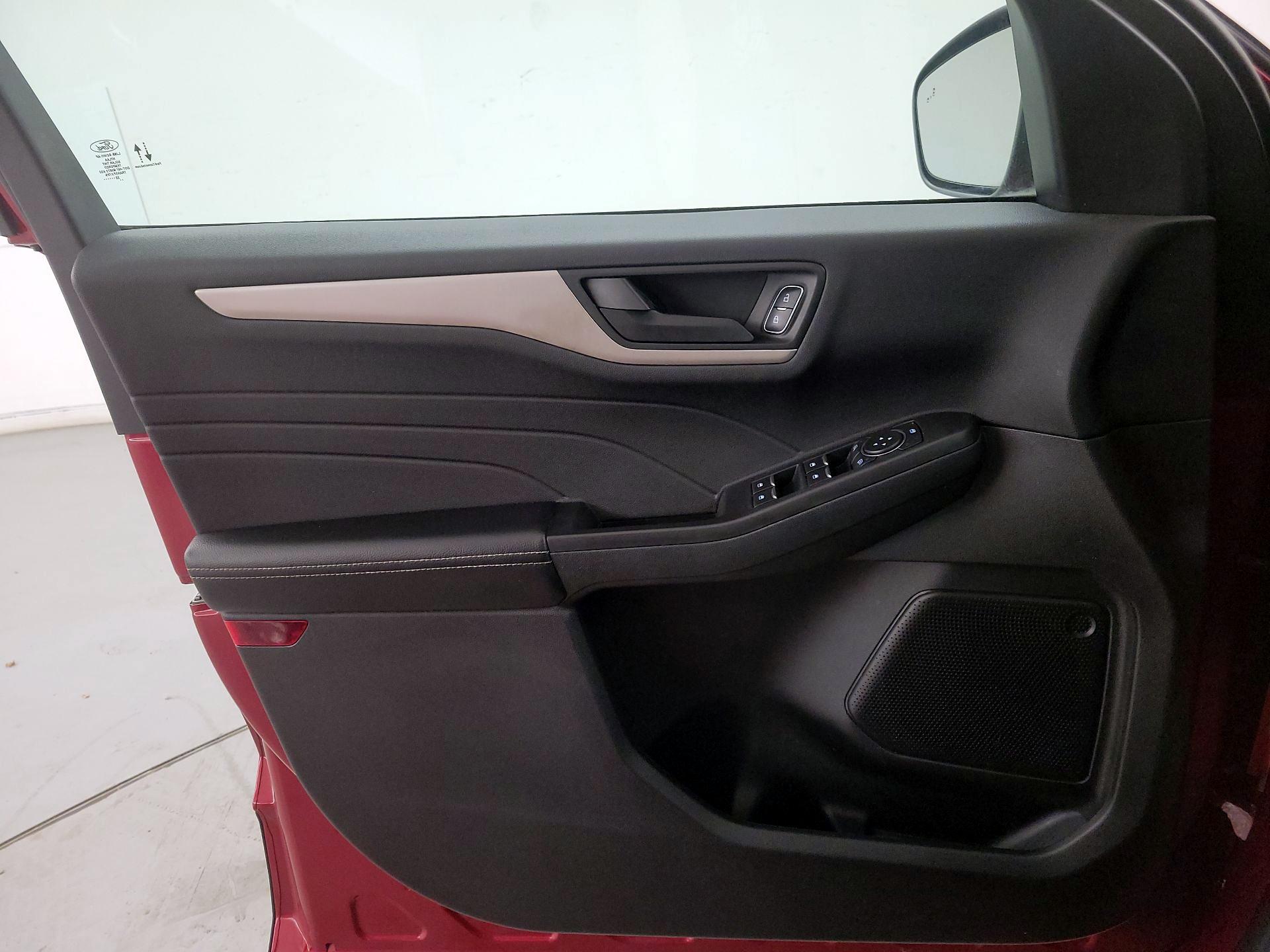 Thumbnail: 2022 Ford Escape - 12