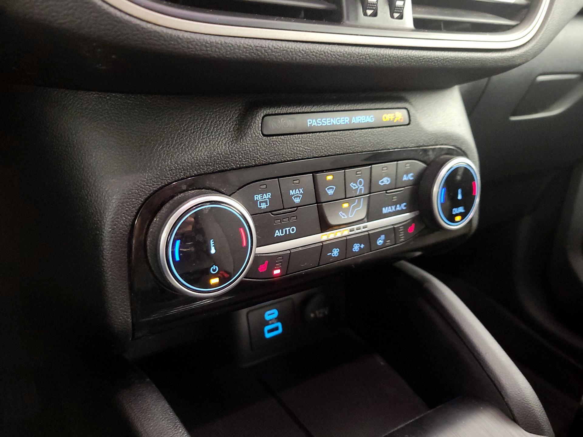 Thumbnail: 2022 Ford Escape - 16