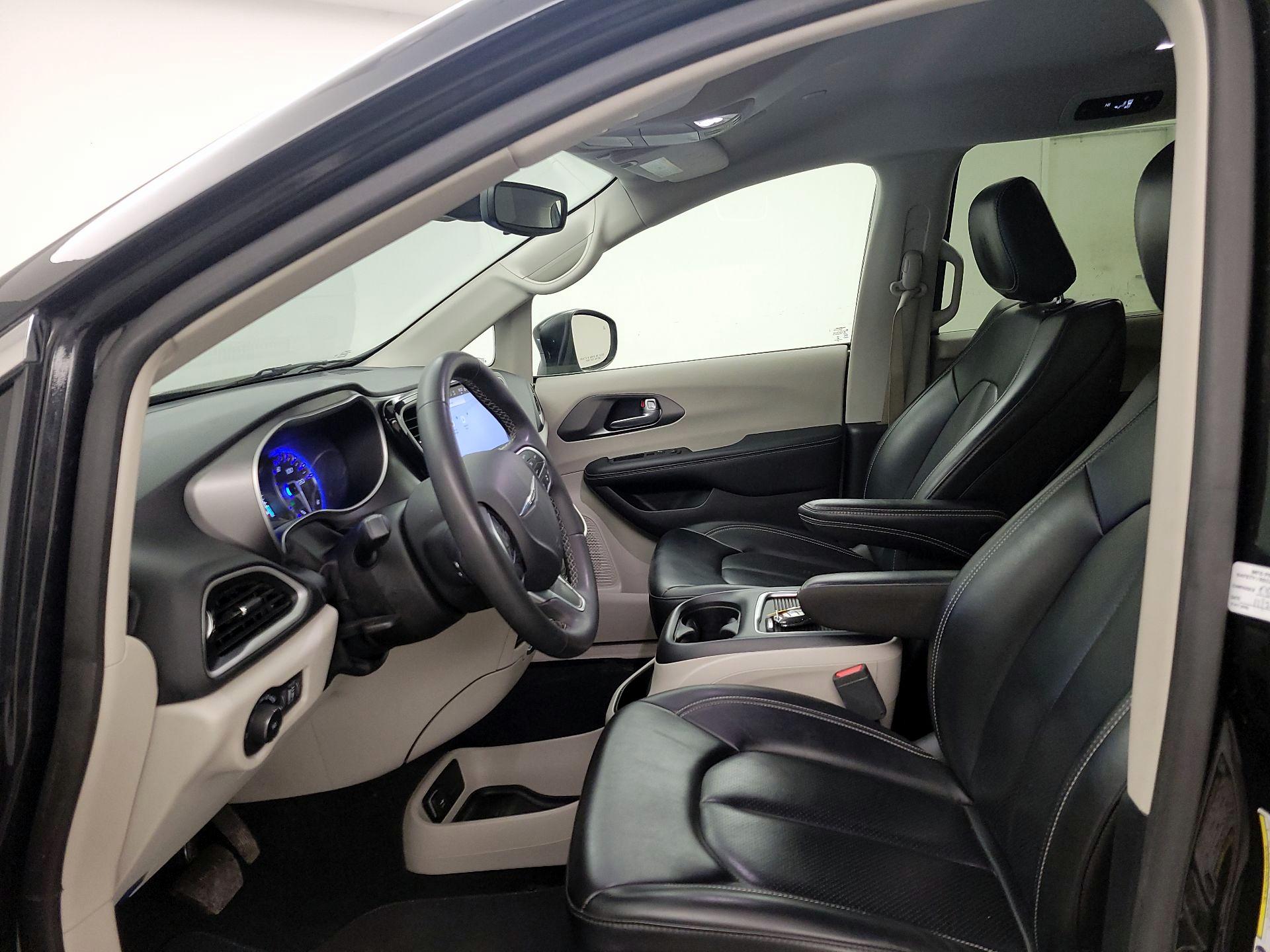 Thumbnail: 2023 Chrysler Pacifica - 11