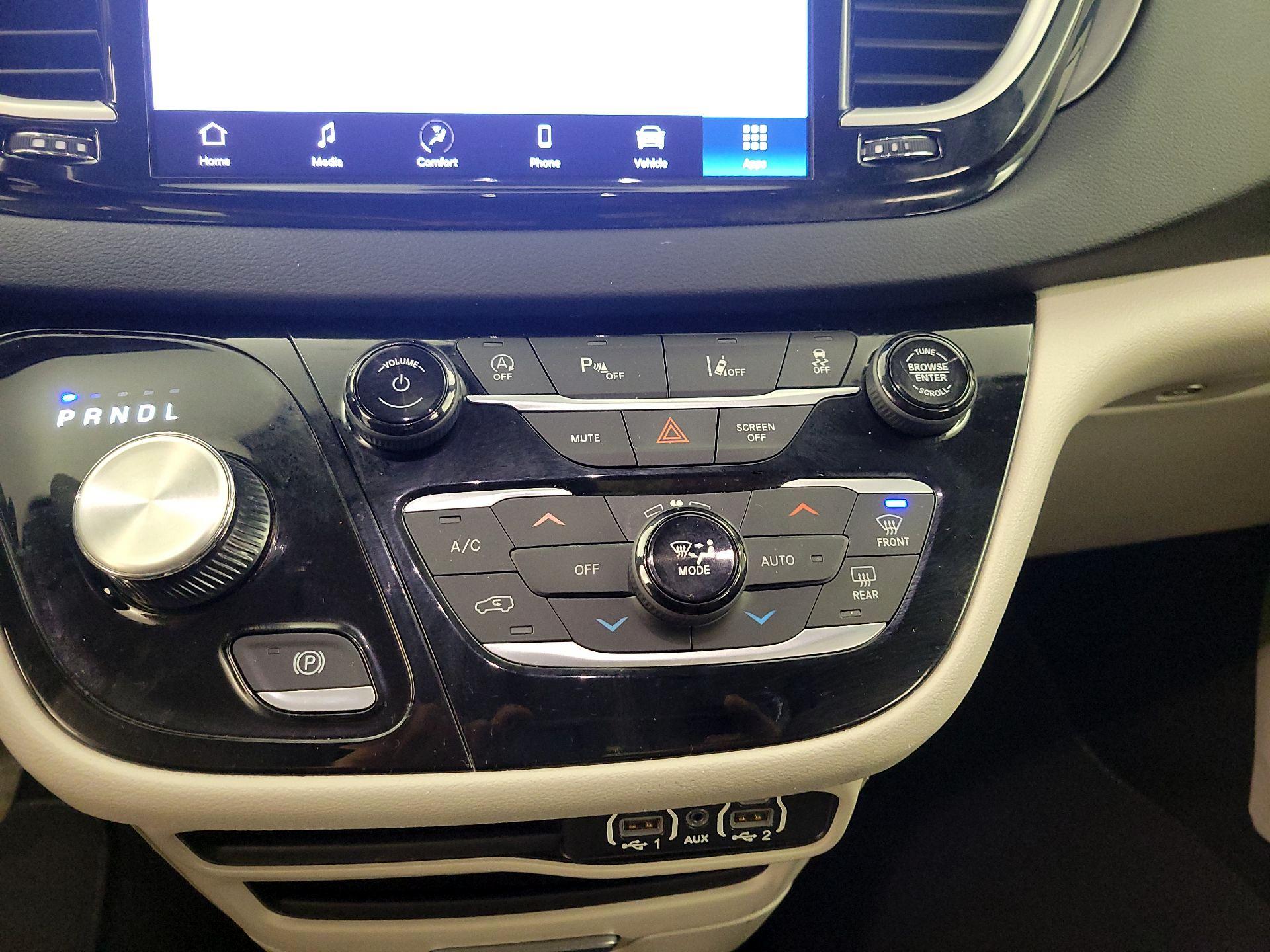 Thumbnail: 2023 Chrysler Pacifica - 16