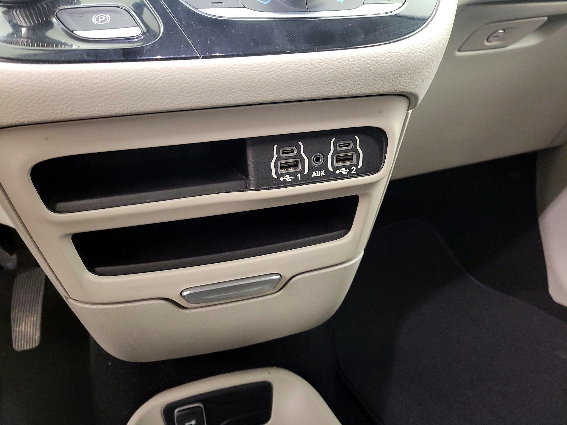 Thumbnail: 2023 Chrysler Pacifica - 18