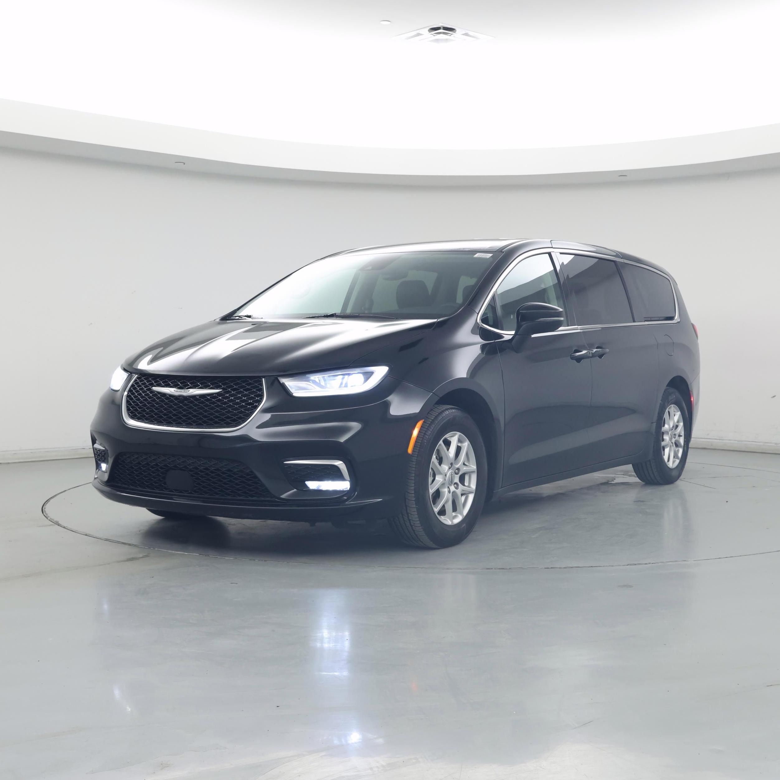 Thumbnail: 2023 Chrysler Pacifica - 4