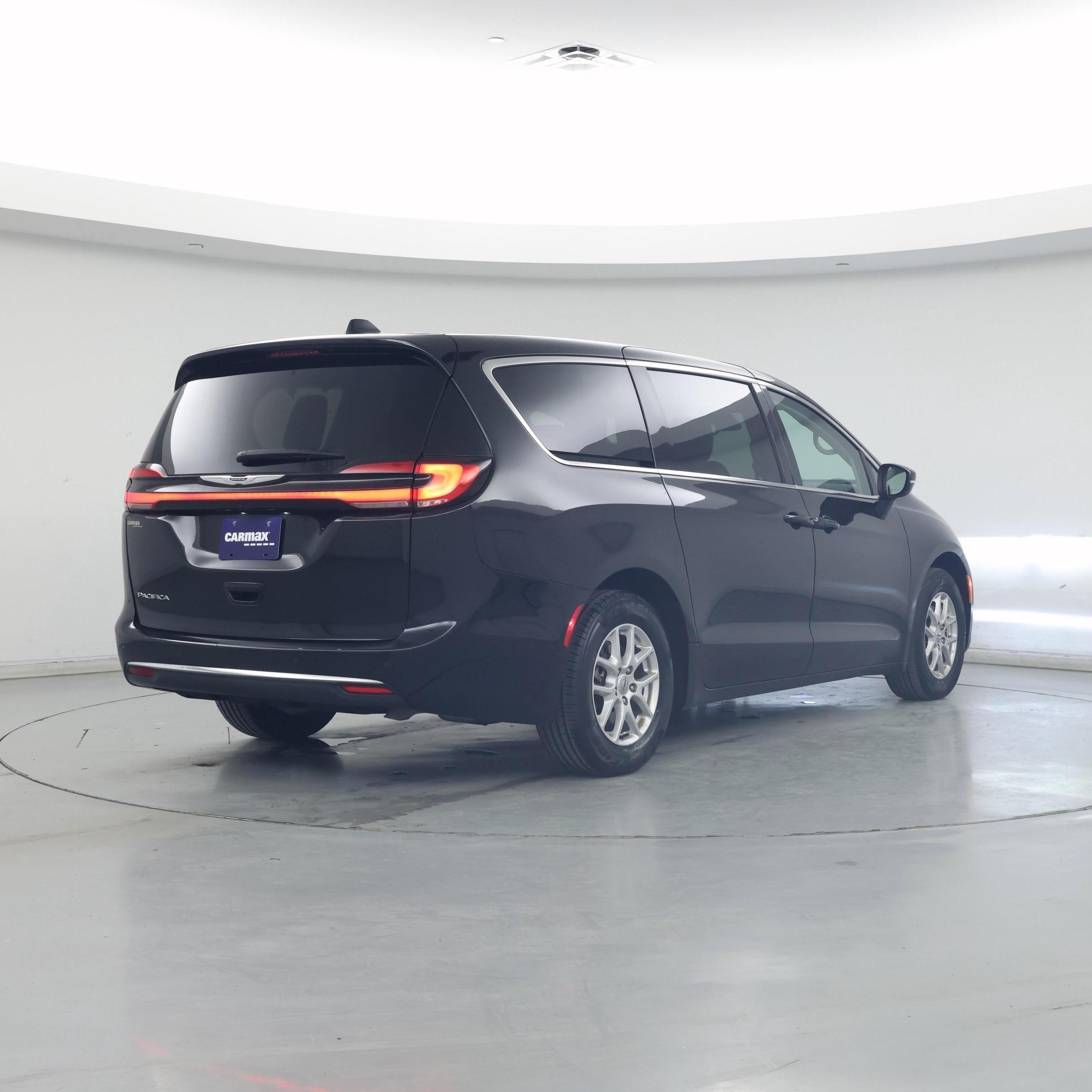 Thumbnail: 2023 Chrysler Pacifica - 8