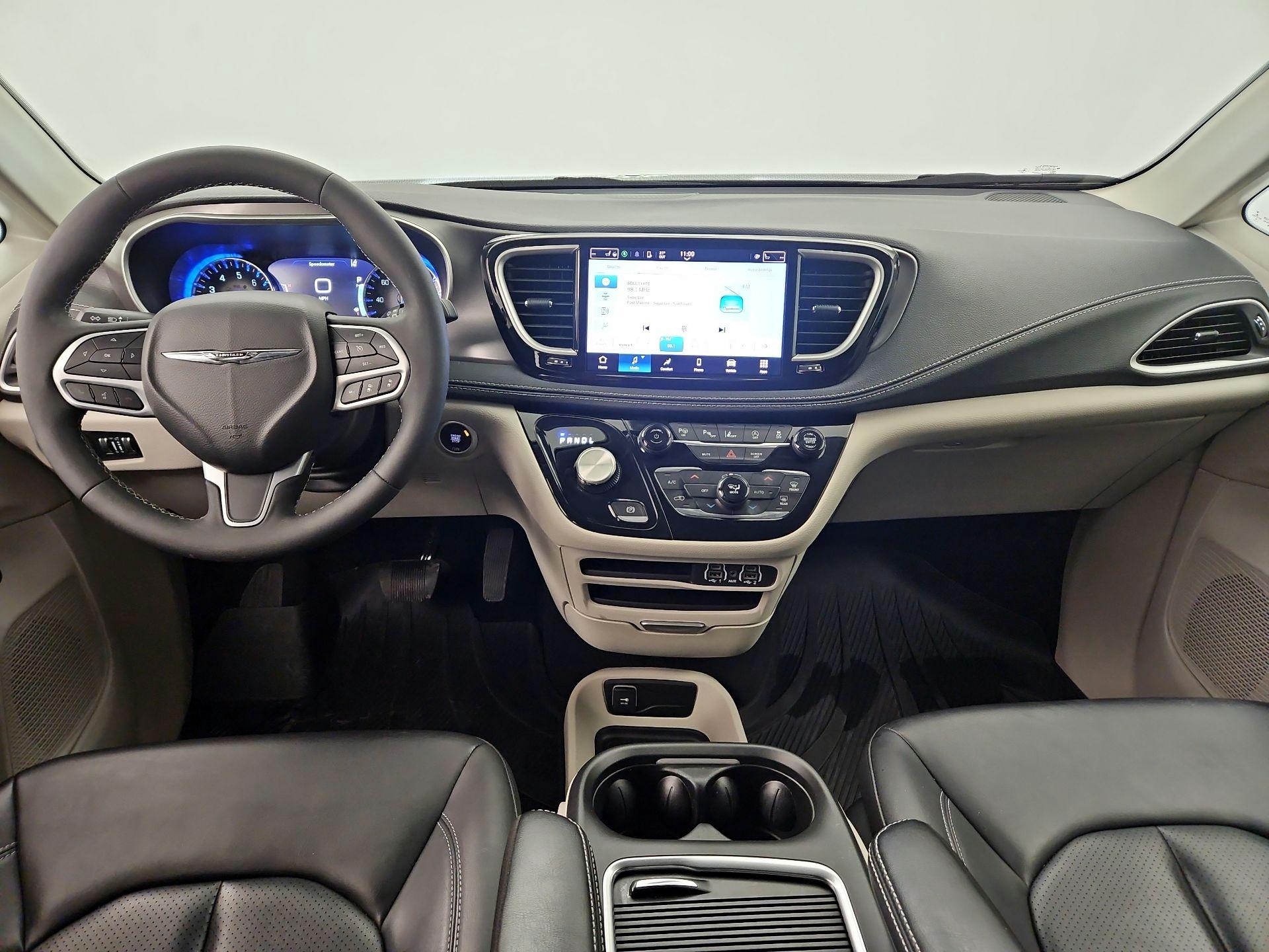 Thumbnail: 2023 Chrysler Pacifica - 9