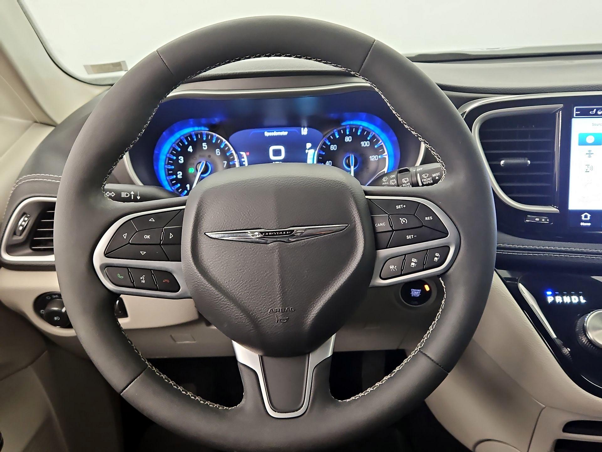 Thumbnail: 2023 Chrysler Pacifica - 10