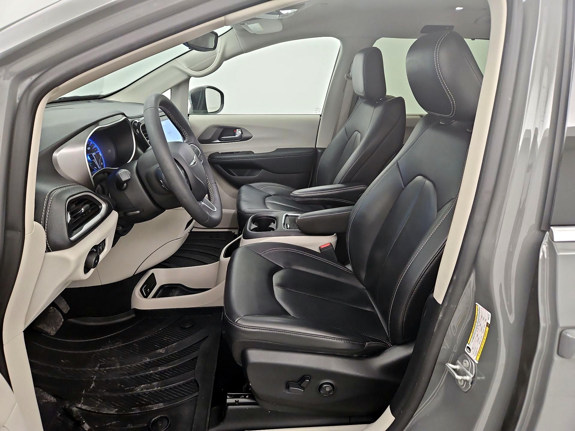 Thumbnail: 2023 Chrysler Pacifica - 11