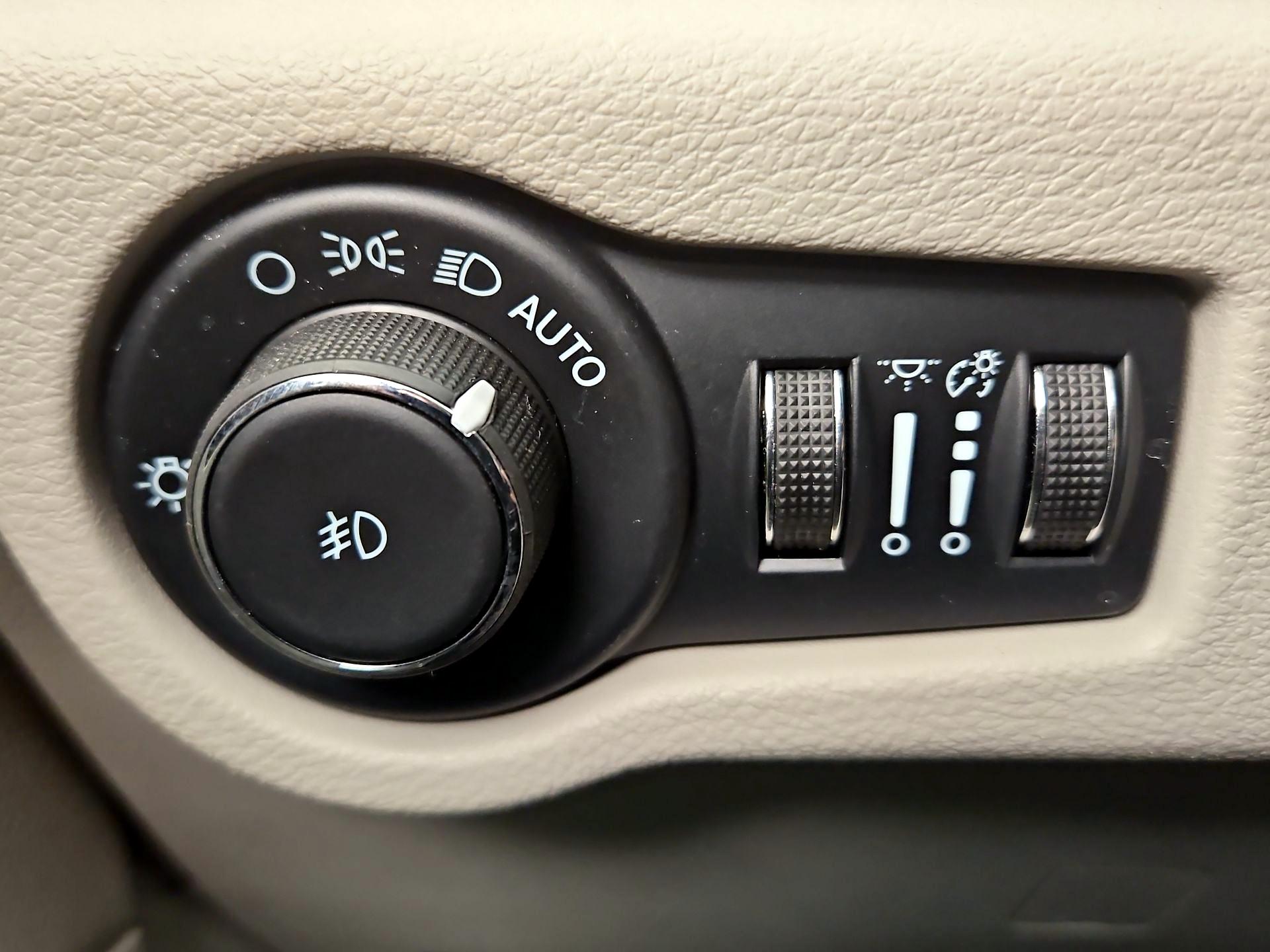 Thumbnail: 2023 Chrysler Pacifica - 13