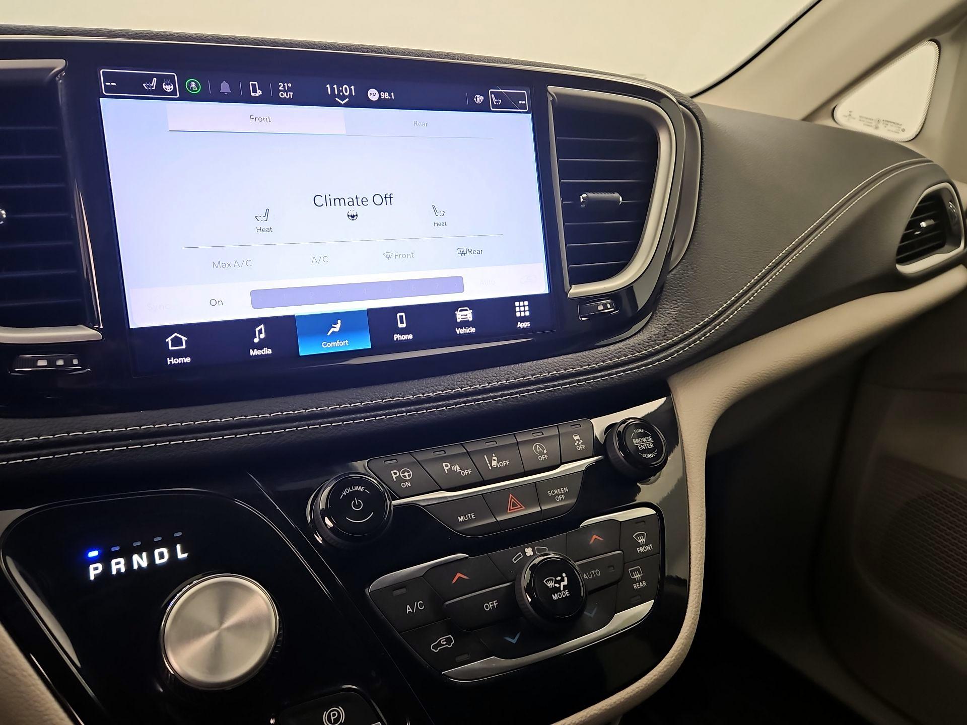 Thumbnail: 2023 Chrysler Pacifica - 16