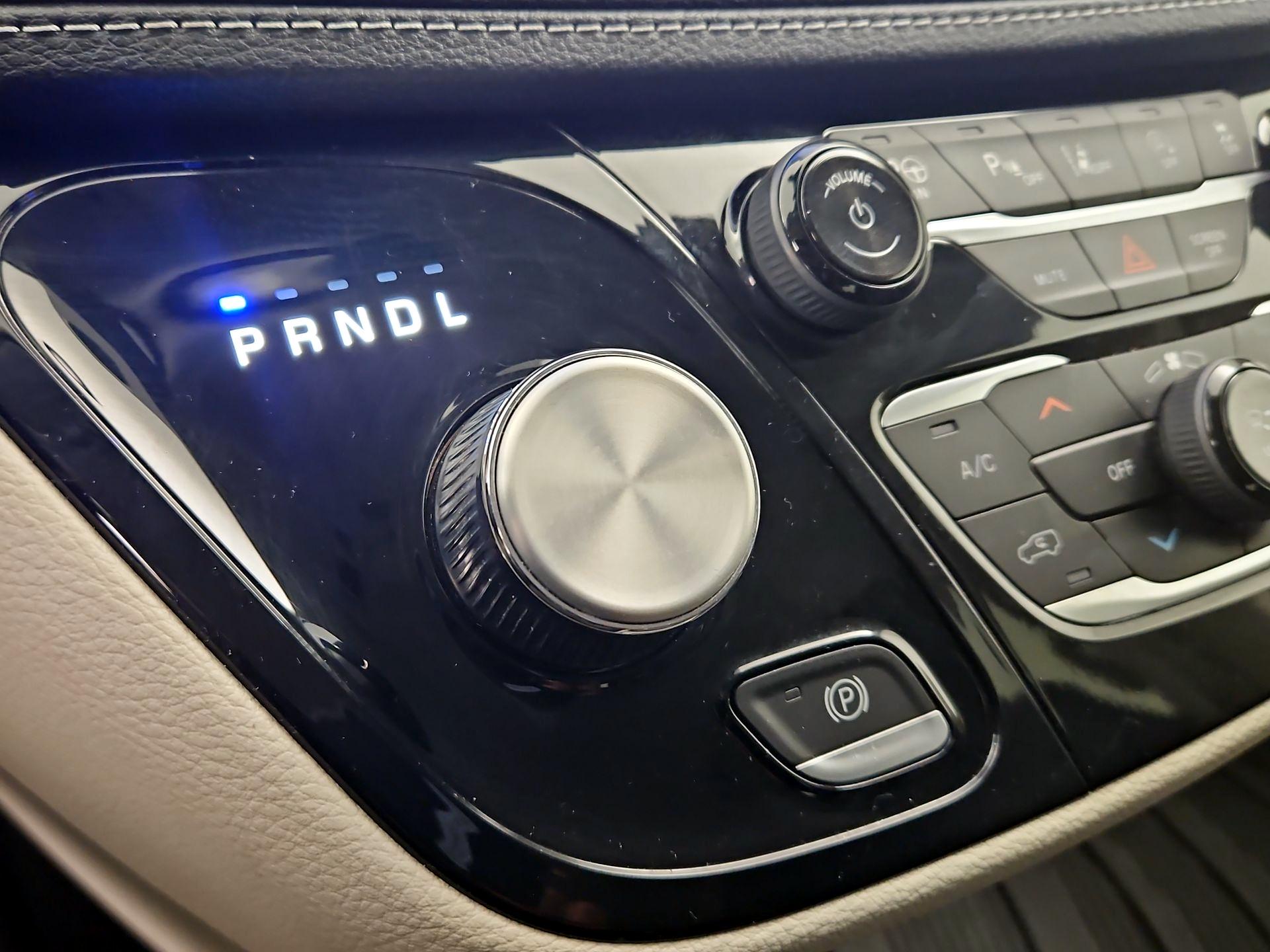 Thumbnail: 2023 Chrysler Pacifica - 17