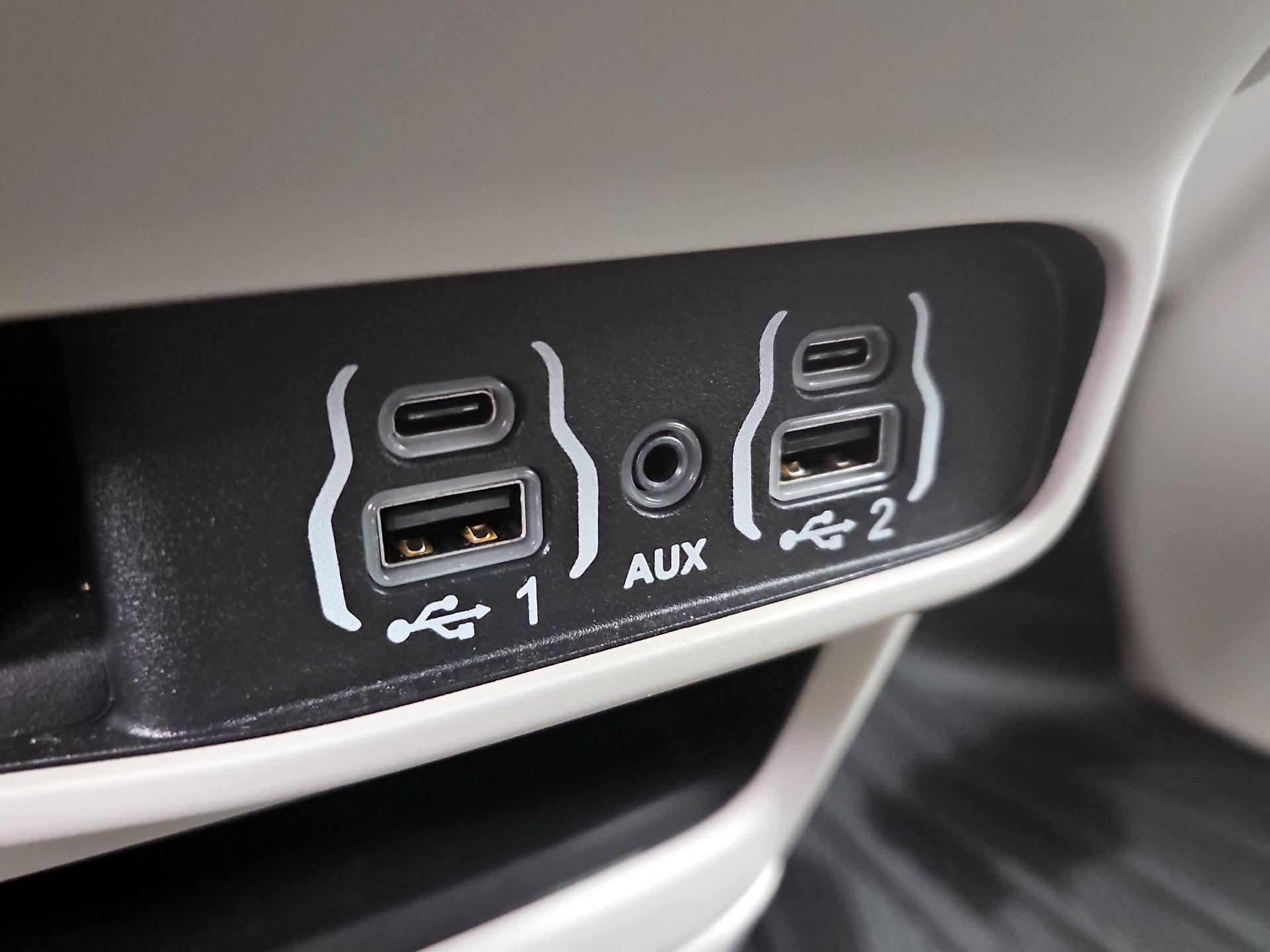 Thumbnail: 2023 Chrysler Pacifica - 18