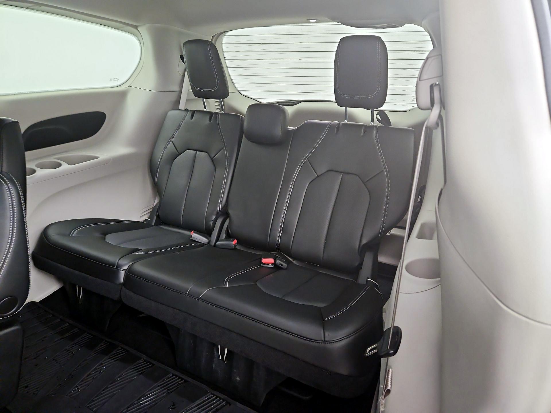 Thumbnail: 2023 Chrysler Pacifica - 20