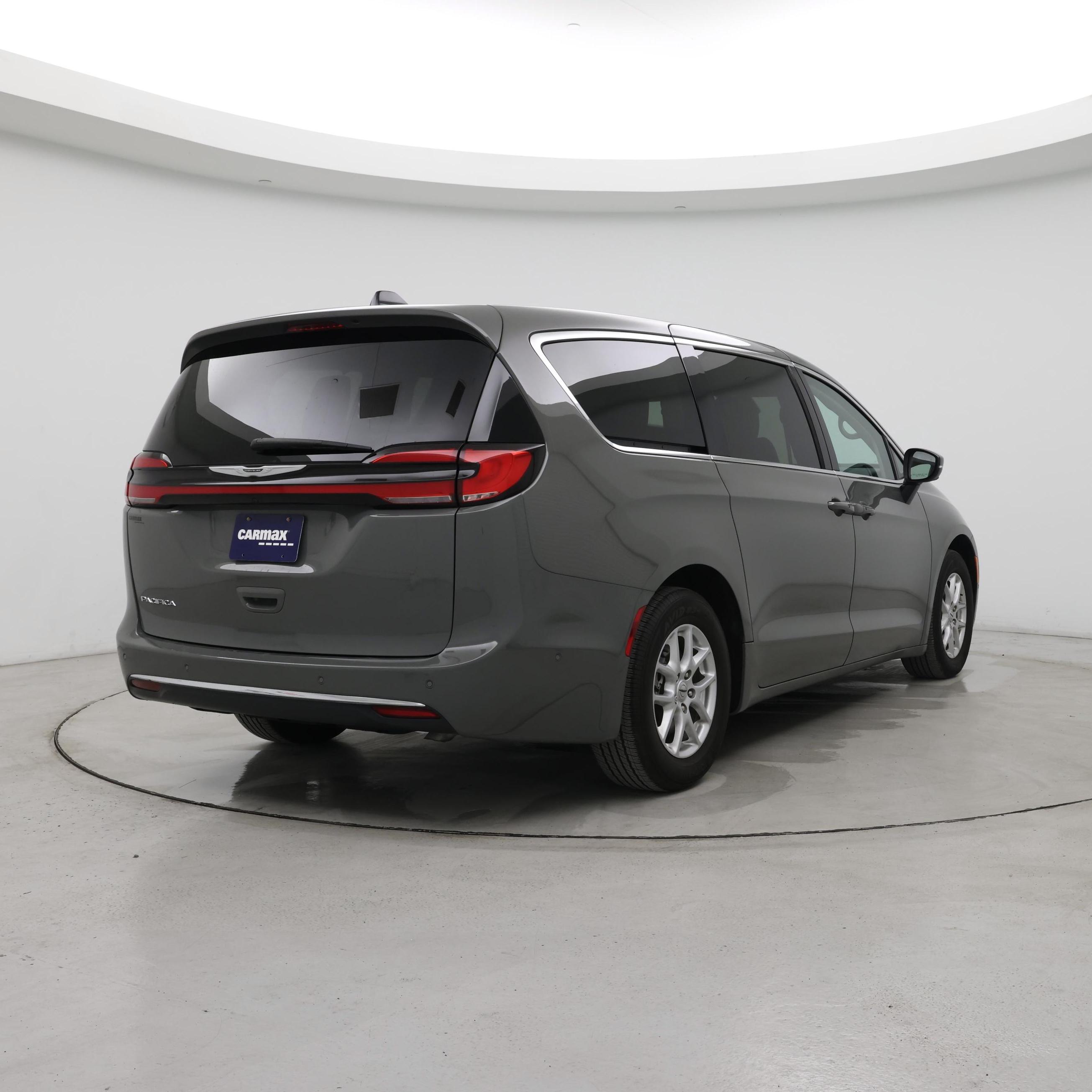 Thumbnail: 2023 Chrysler Pacifica - 8