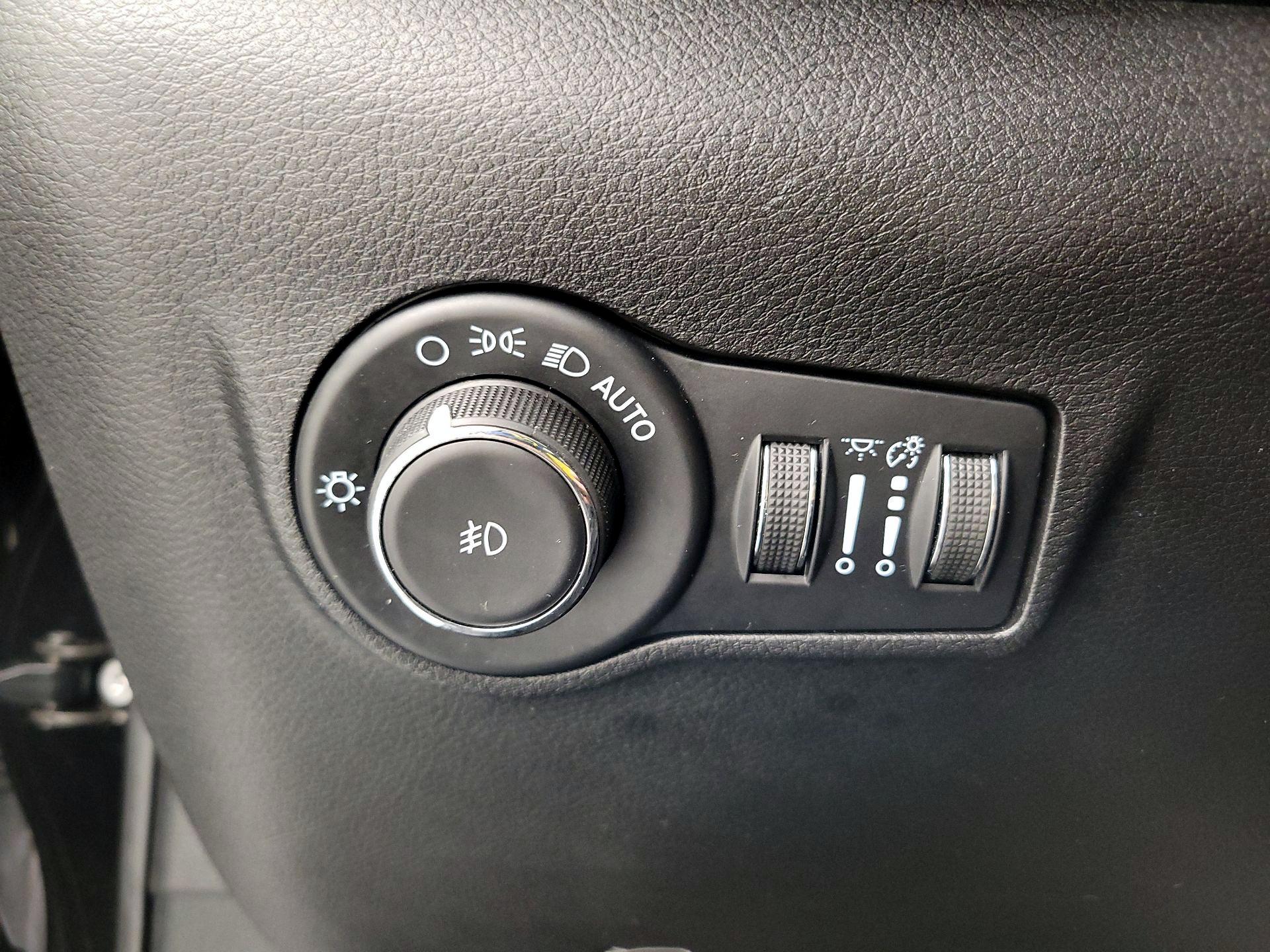 Thumbnail: 2022 Jeep Compass - 13