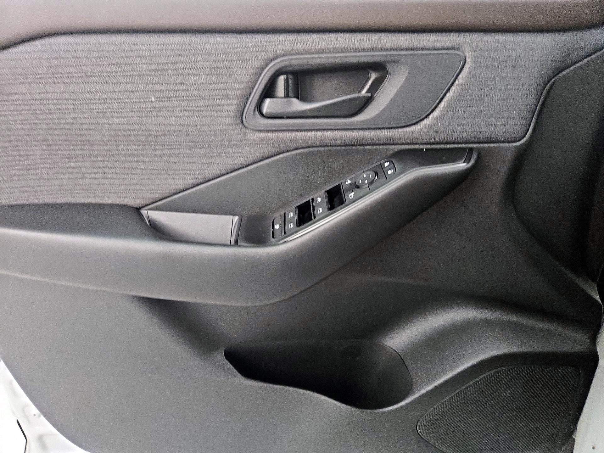 Thumbnail: 2023 Nissan Rogue - 12