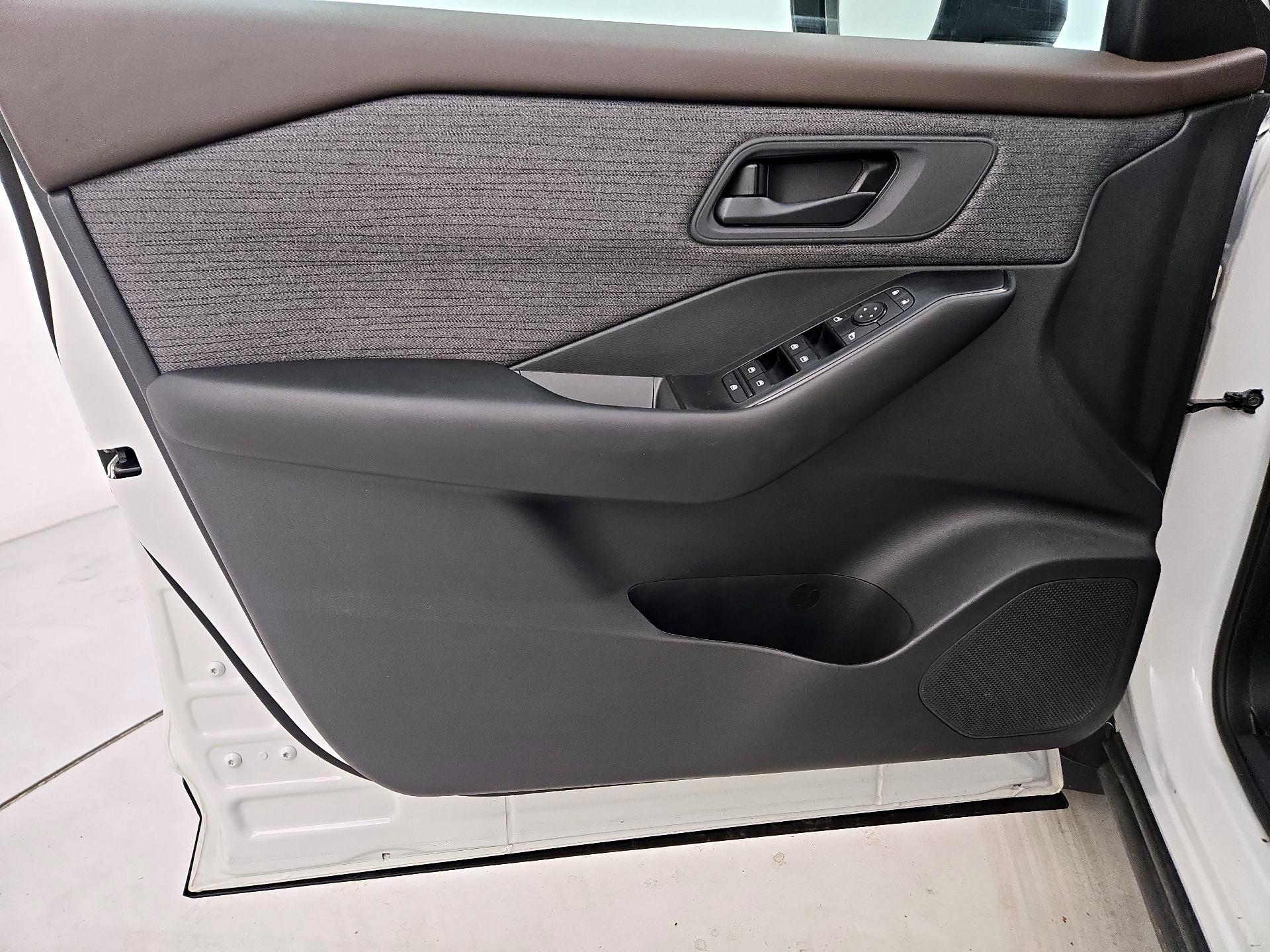 Thumbnail: 2023 Nissan Rogue - 12