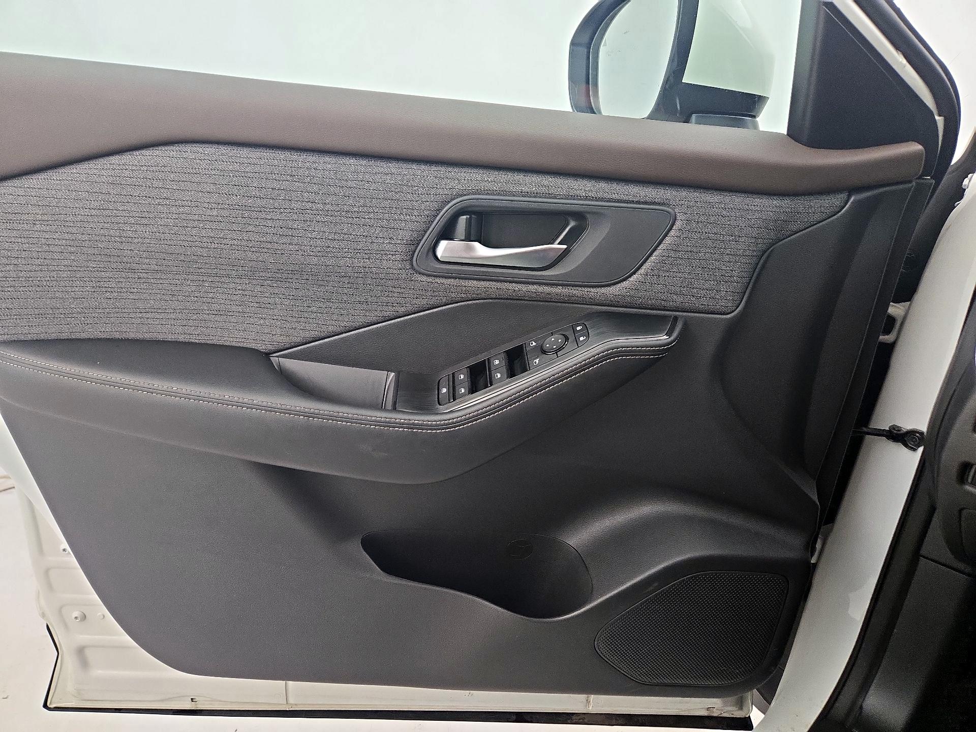 Thumbnail: 2023 Nissan Rogue - 12