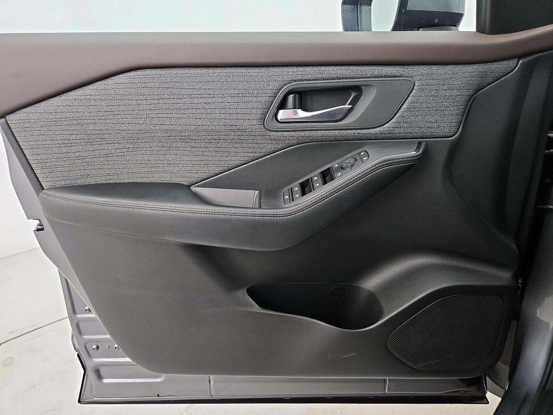 Thumbnail: 2023 Nissan Rogue - 12