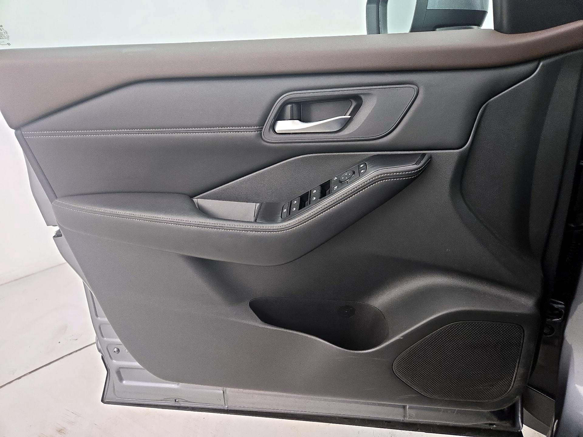 Thumbnail: 2023 Nissan Rogue - 12