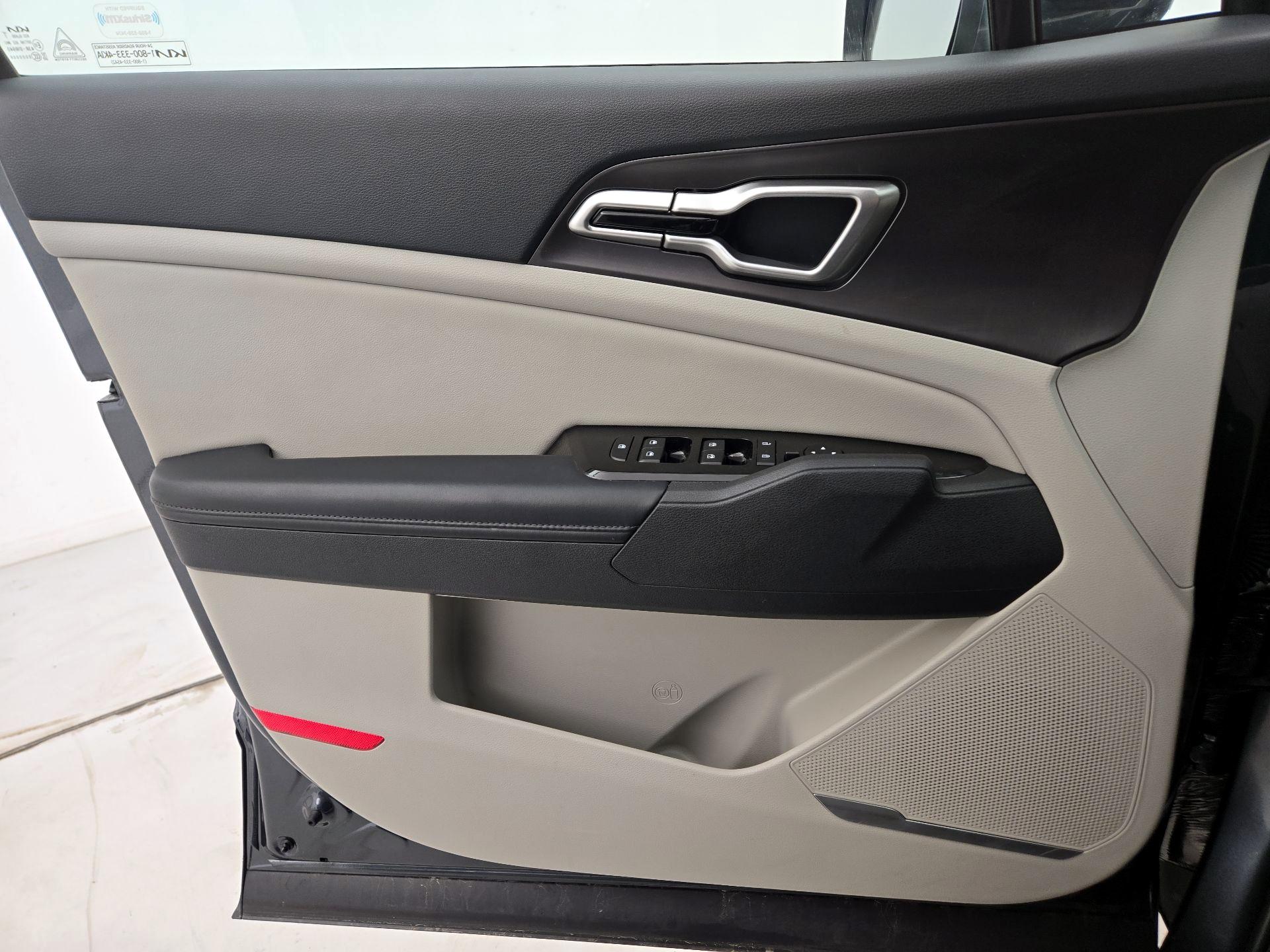 Thumbnail: 2023 Kia Sportage - 12