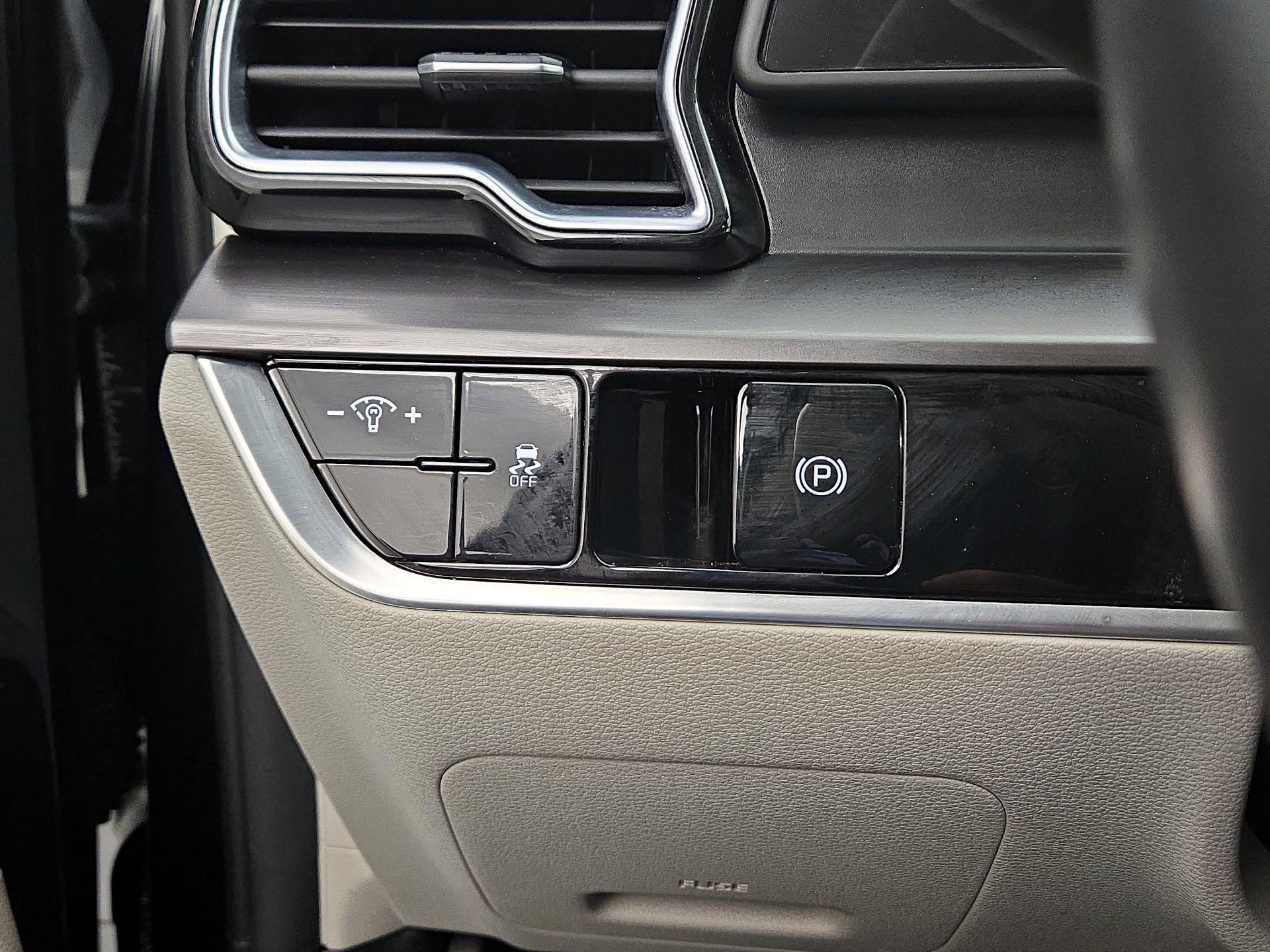 Thumbnail: 2023 Kia Sportage - 13