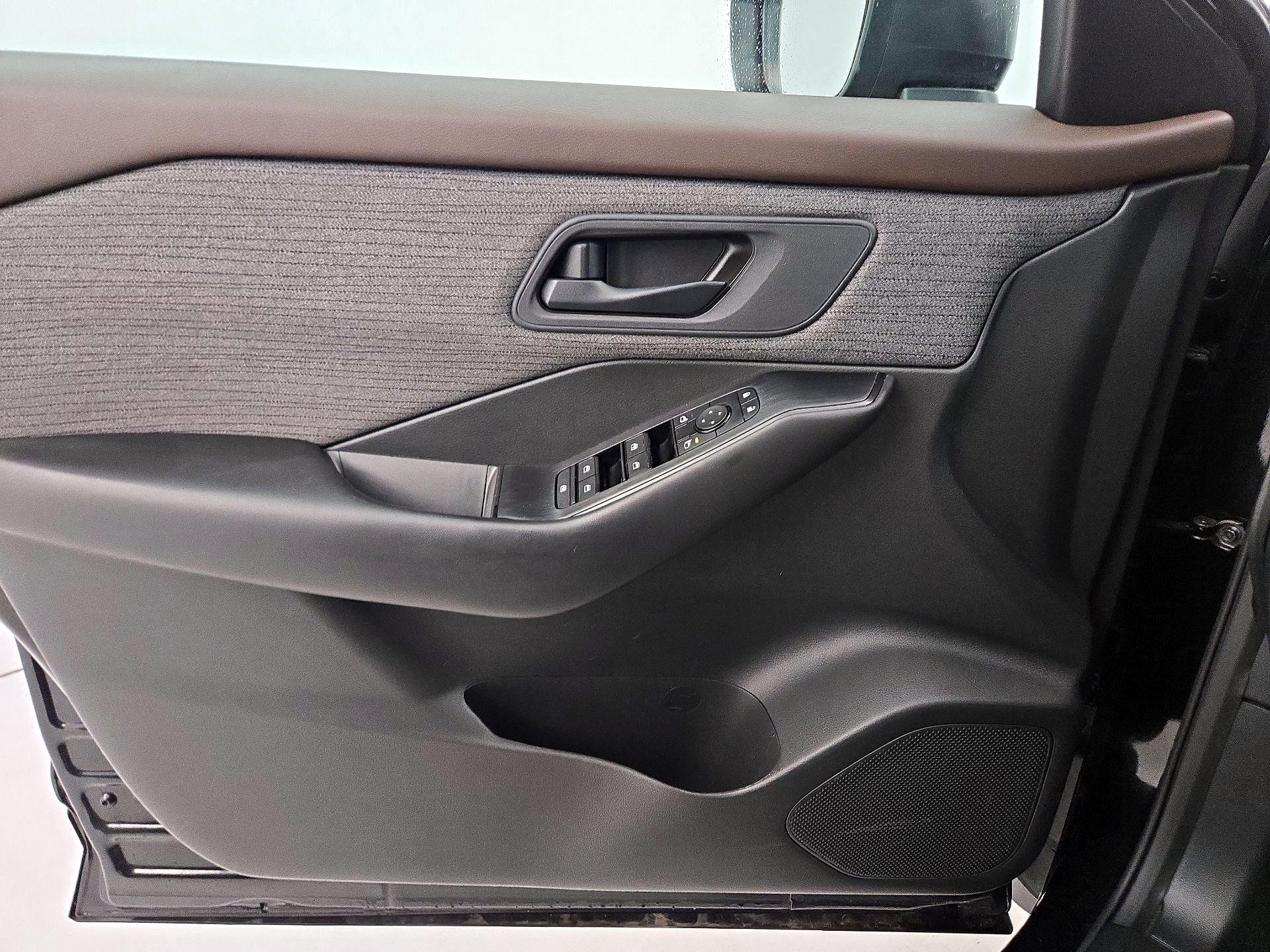 Thumbnail: 2023 Nissan Rogue - 12