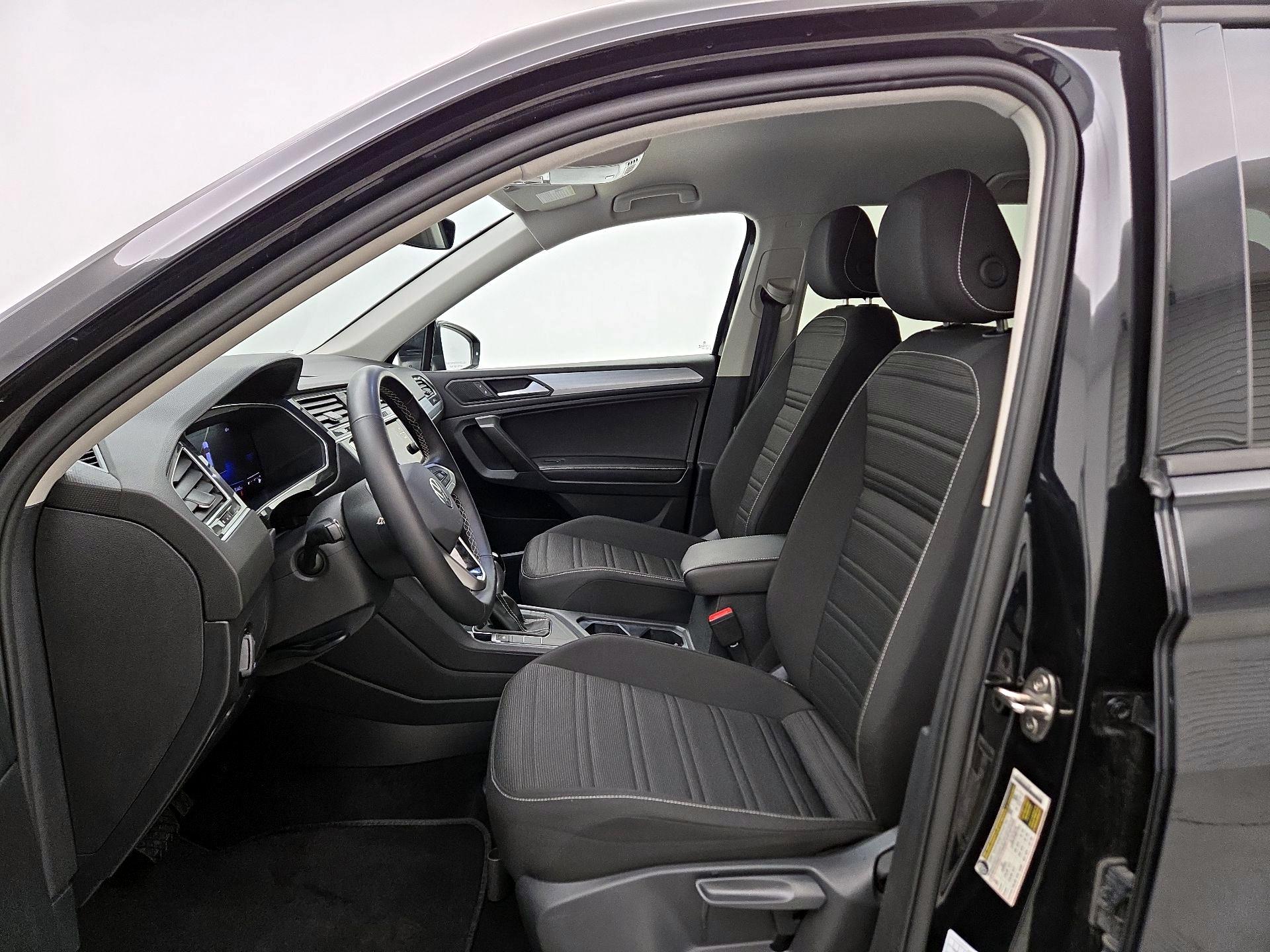 Thumbnail: 2024 Volkswagen Tiguan - 11