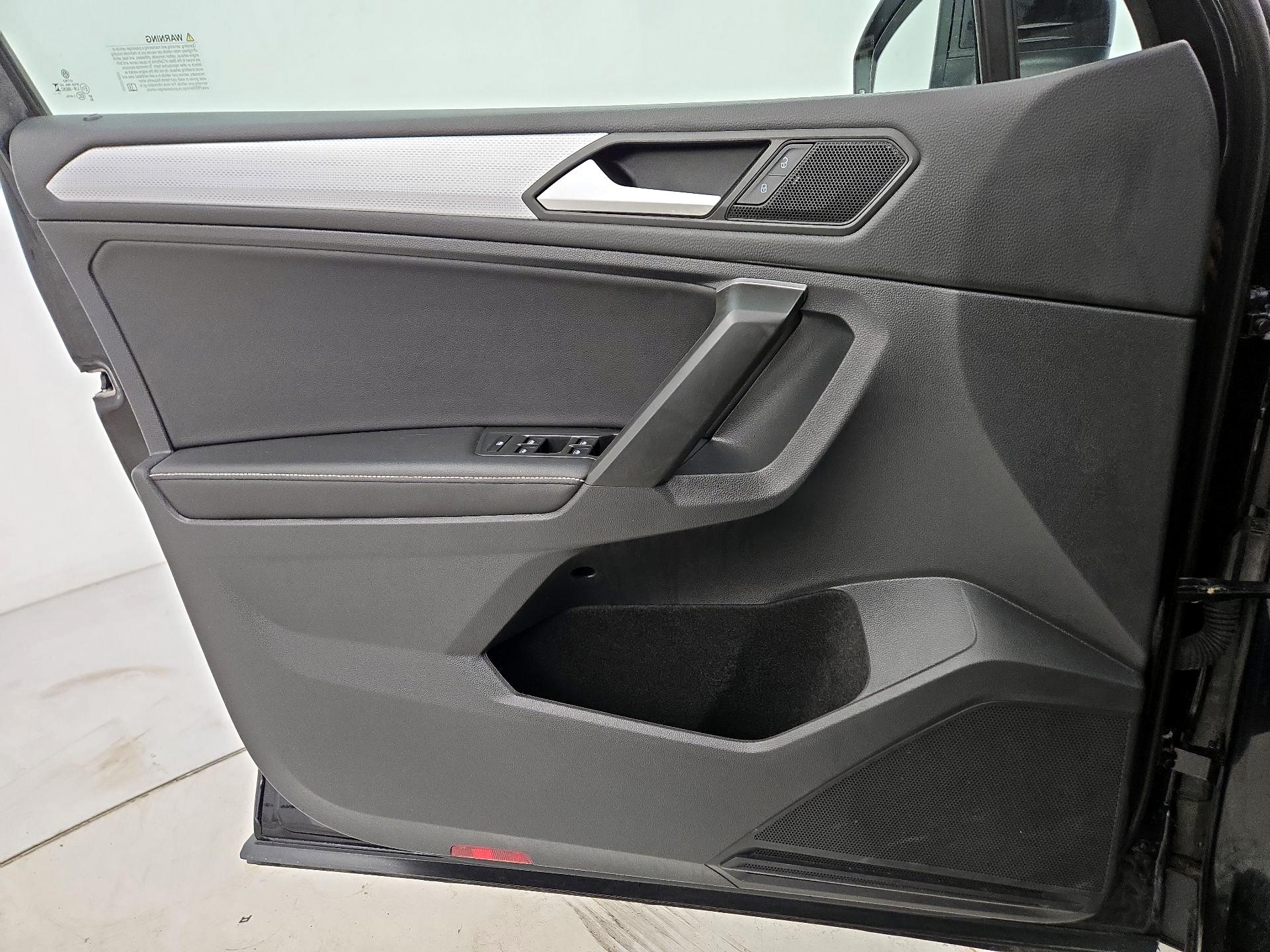 Thumbnail: 2024 Volkswagen Tiguan - 12