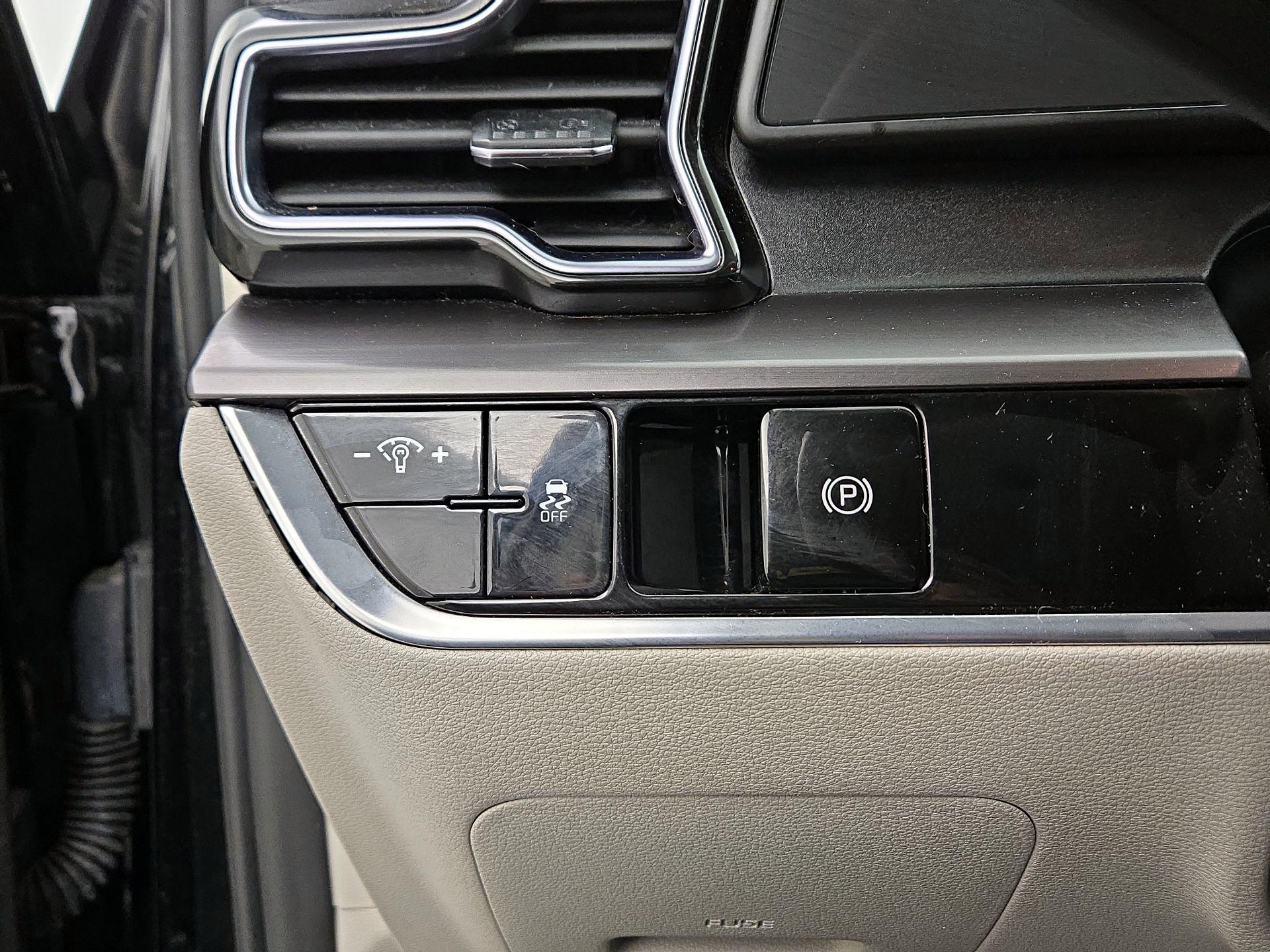 Thumbnail: 2023 Kia Sportage - 13