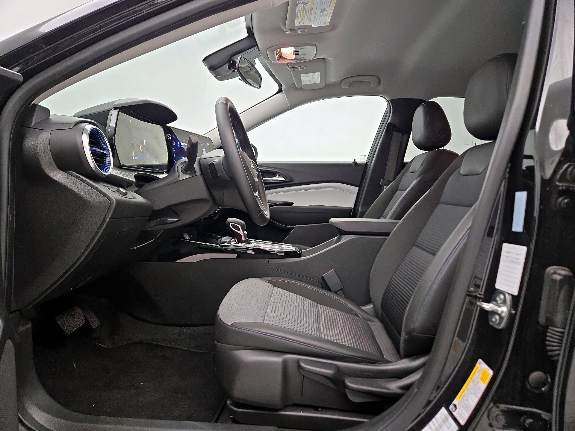 Thumbnail: 2025 Chevrolet Trax - 11