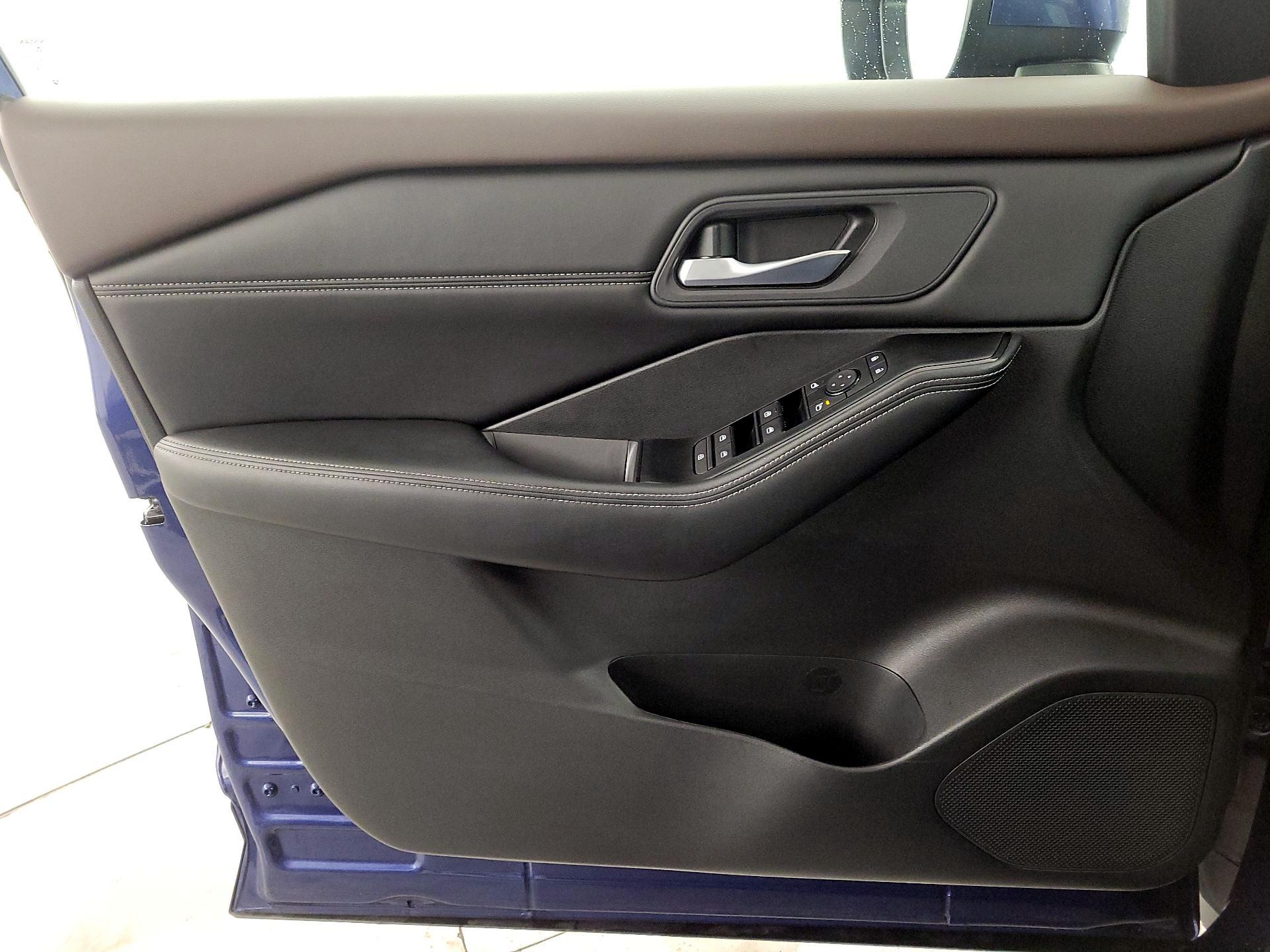 Thumbnail: 2023 Nissan Rogue - 12