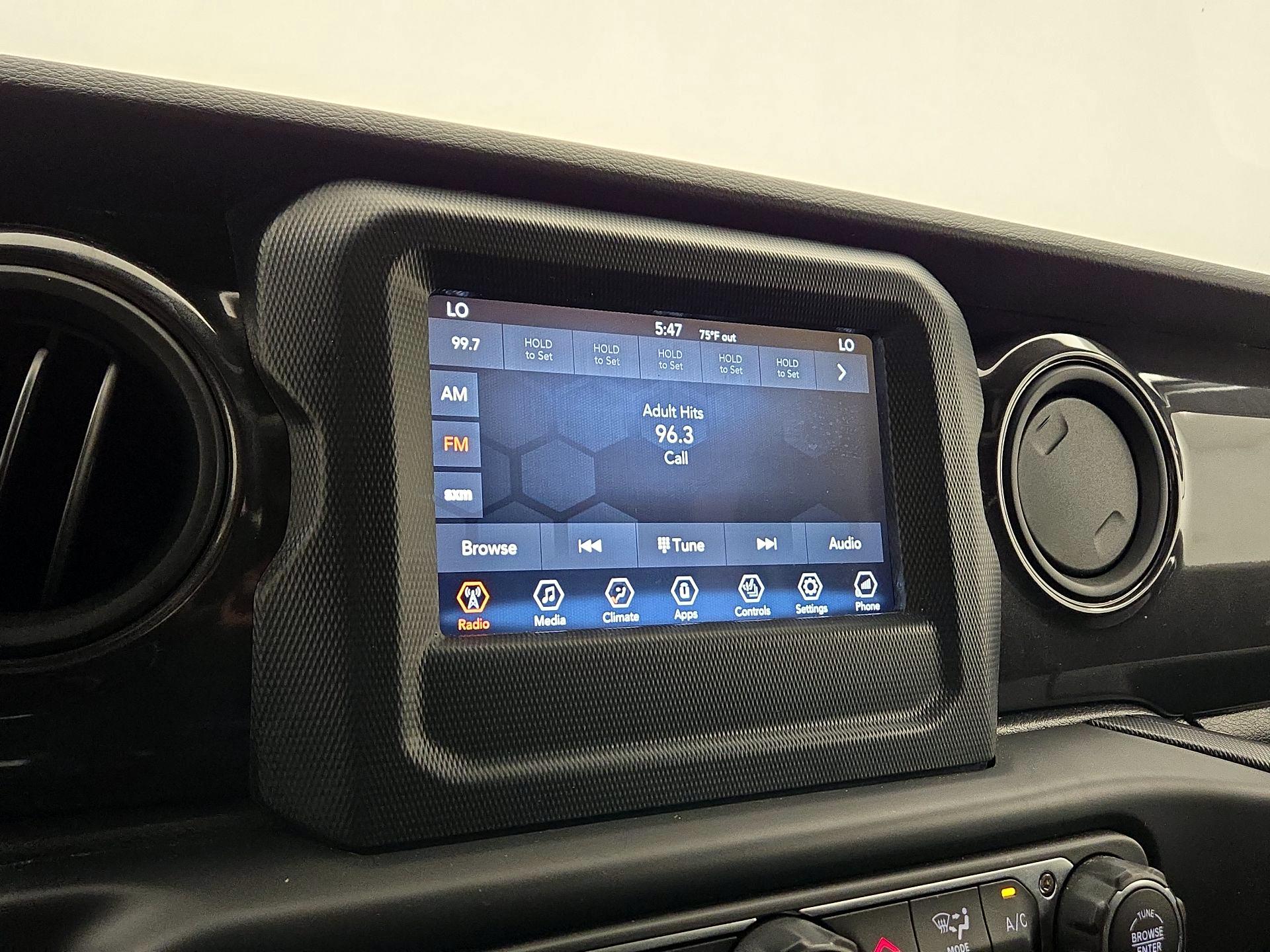 Thumbnail: 2022 Jeep Wrangler - 15