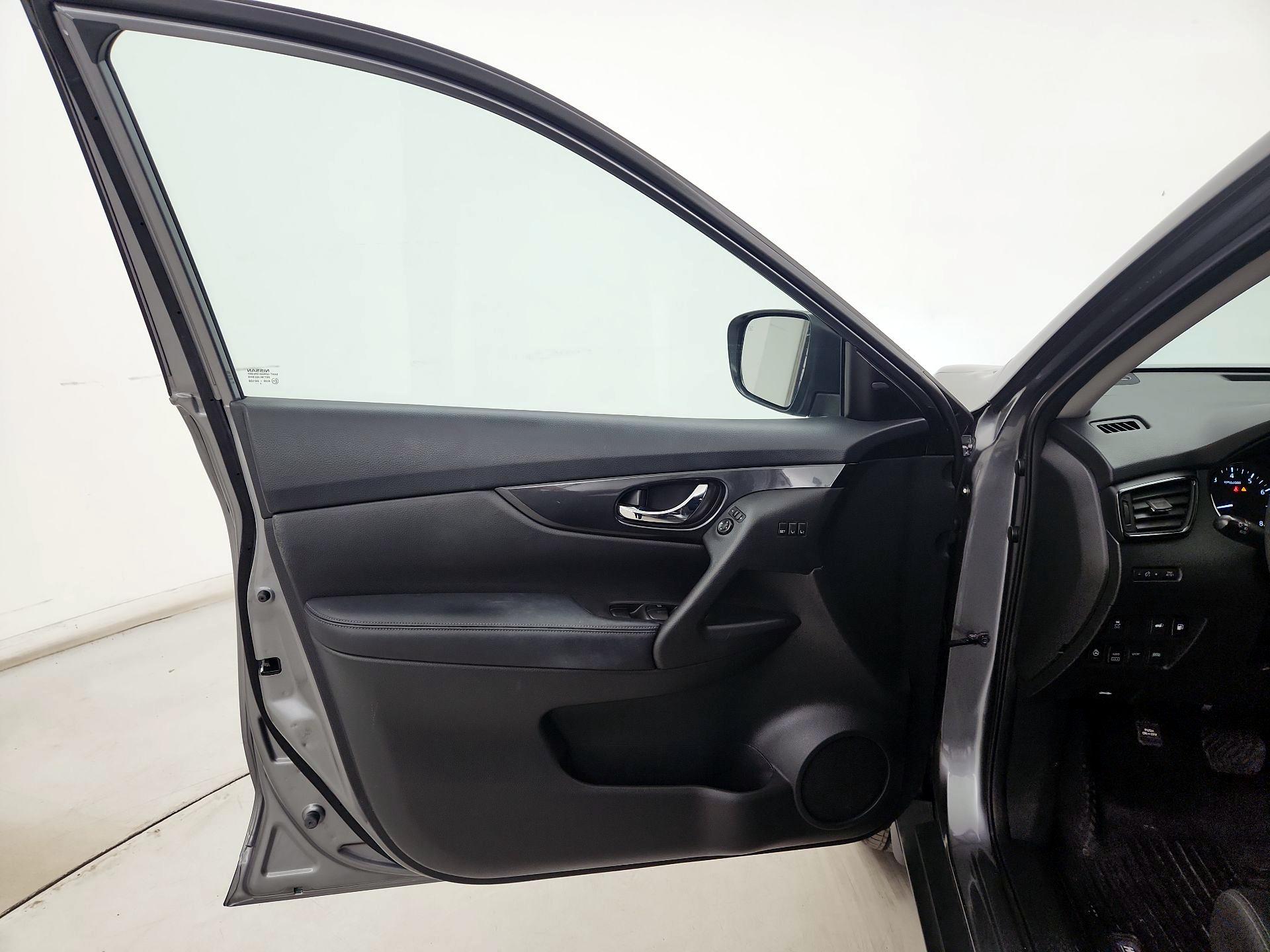 Thumbnail: 2018 Nissan Rogue - 12