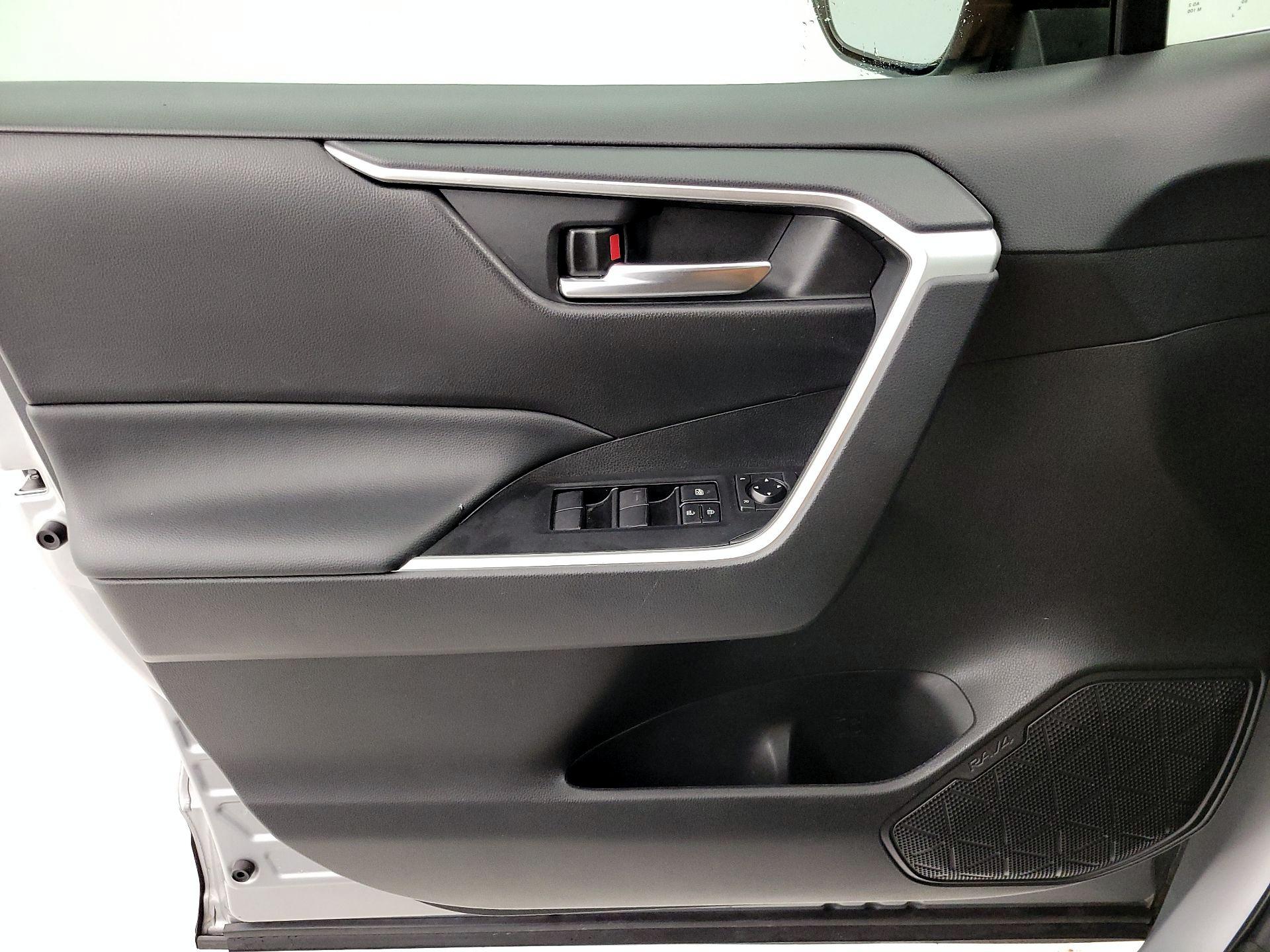 Thumbnail: 2021 Toyota RAV4 - 12