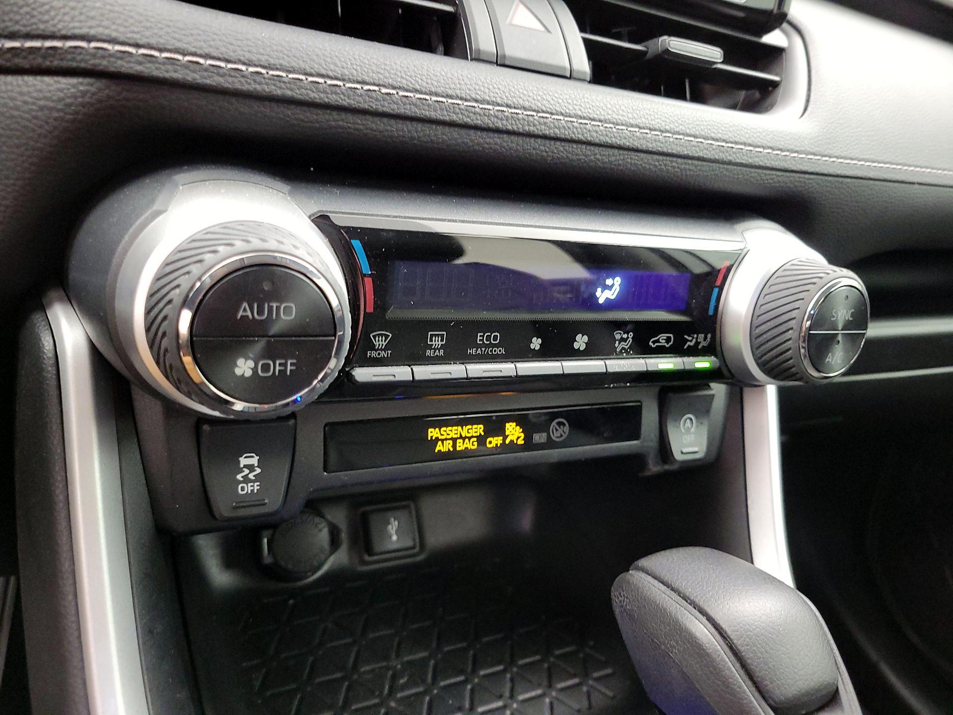 Thumbnail: 2021 Toyota RAV4 - 16