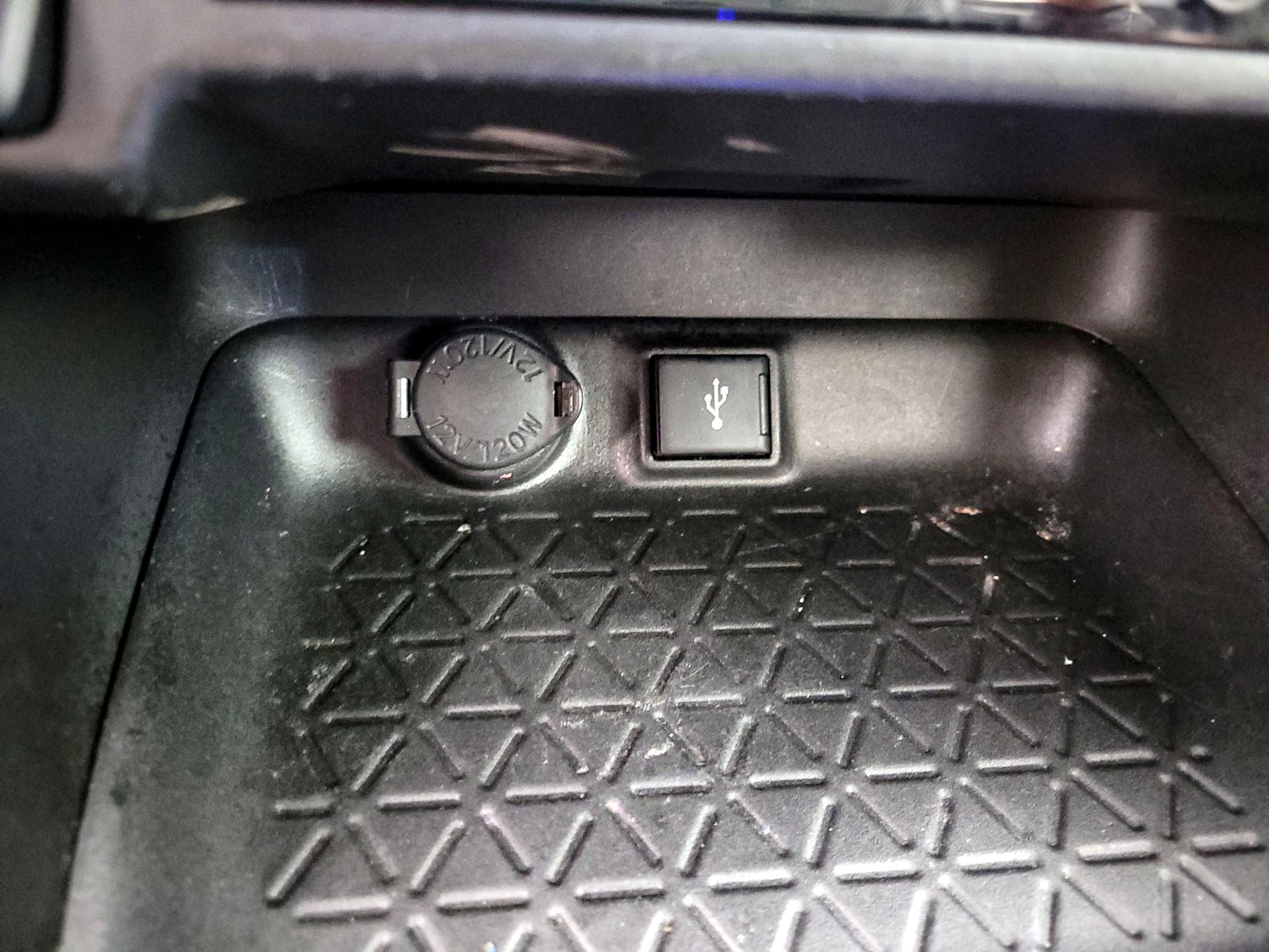 Thumbnail: 2021 Toyota RAV4 - 18