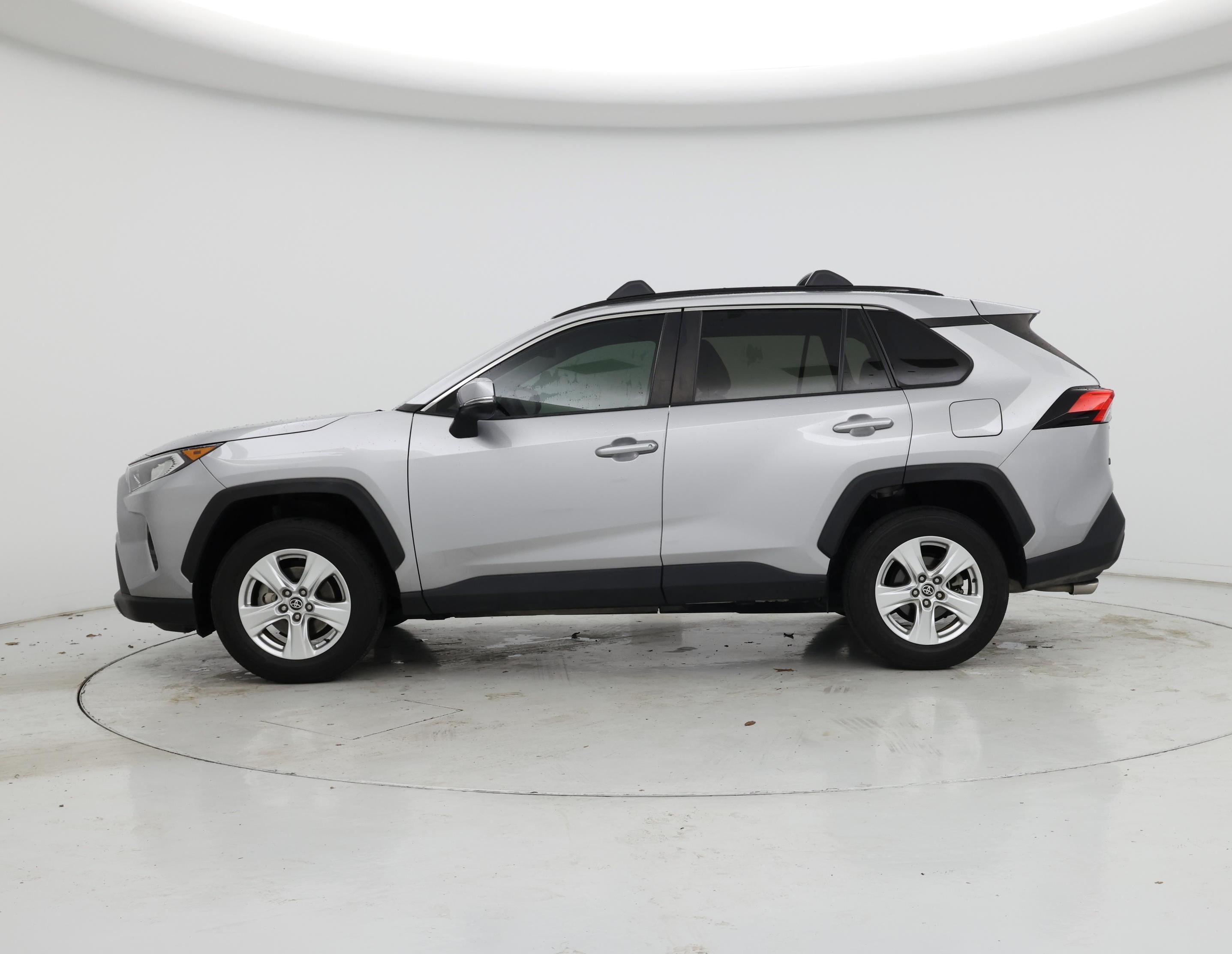 Thumbnail: 2021 Toyota RAV4 - 3