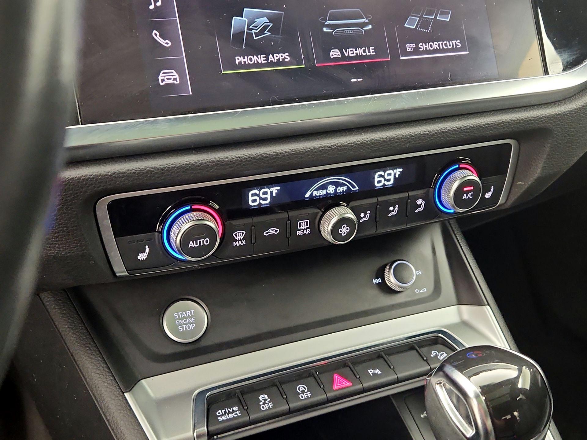 Thumbnail: 2020 Audi Q3 - 16