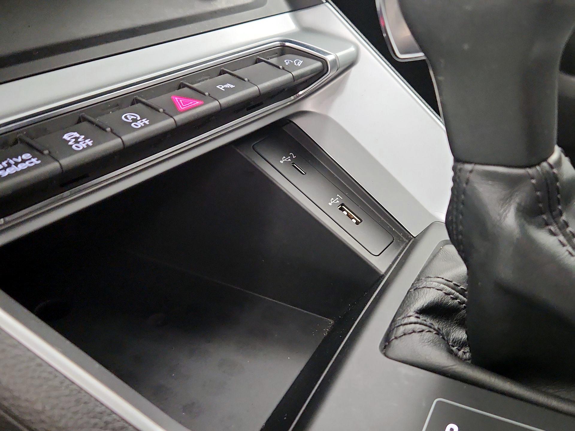 Thumbnail: 2020 Audi Q3 - 18