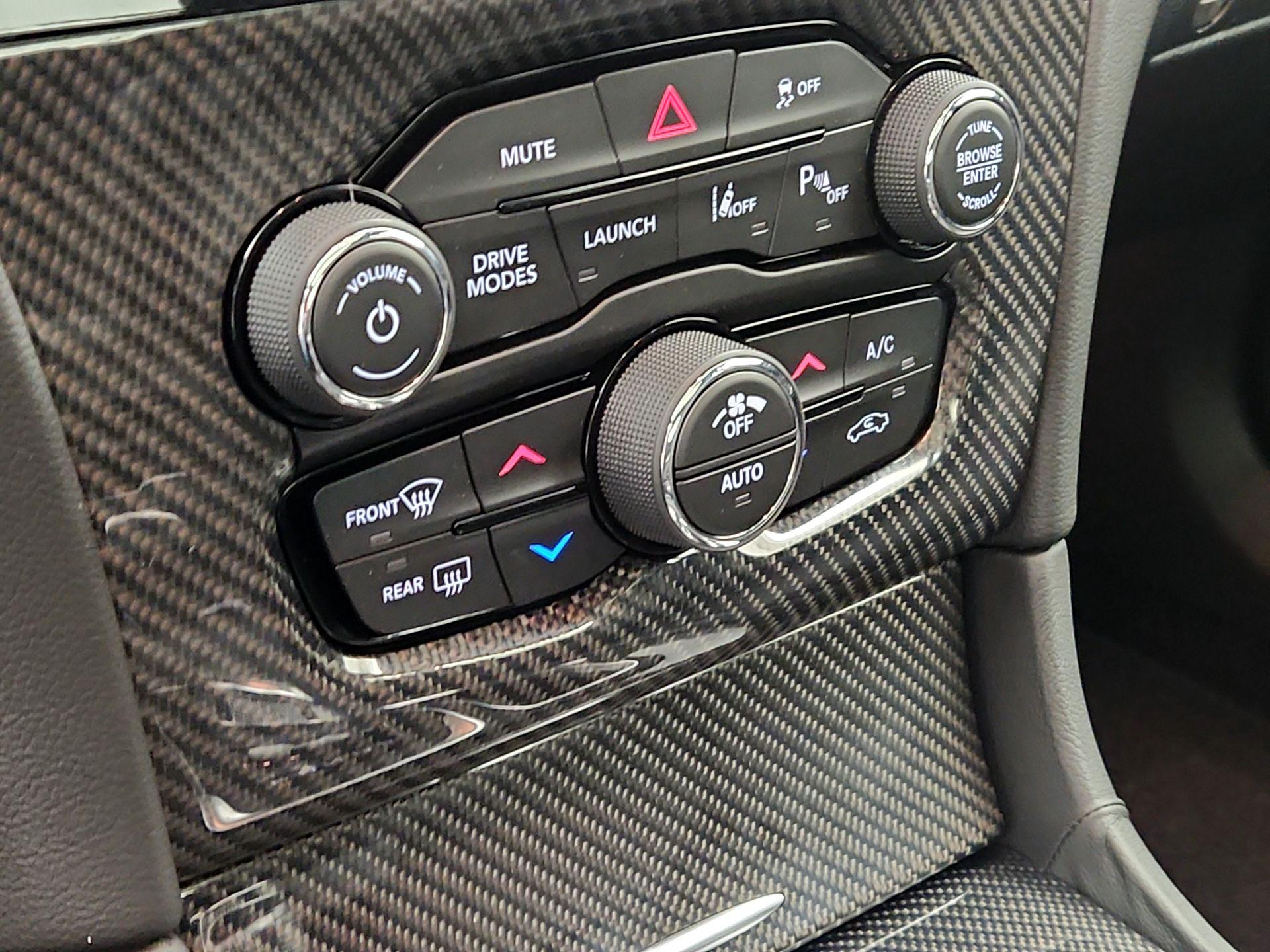 Thumbnail: 2023 Chrysler 300 - 17