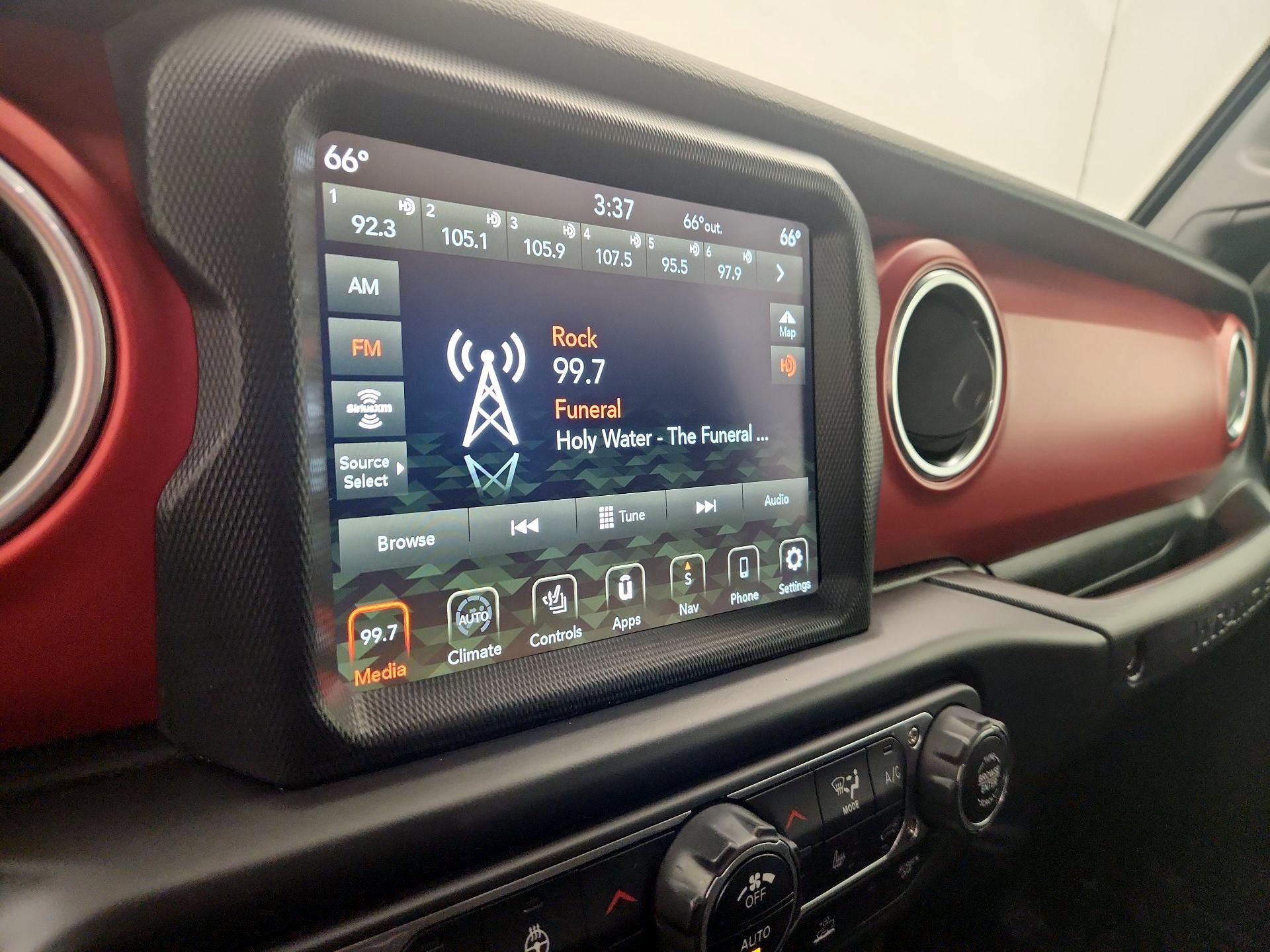 Thumbnail: 2022 Jeep Wrangler - 16