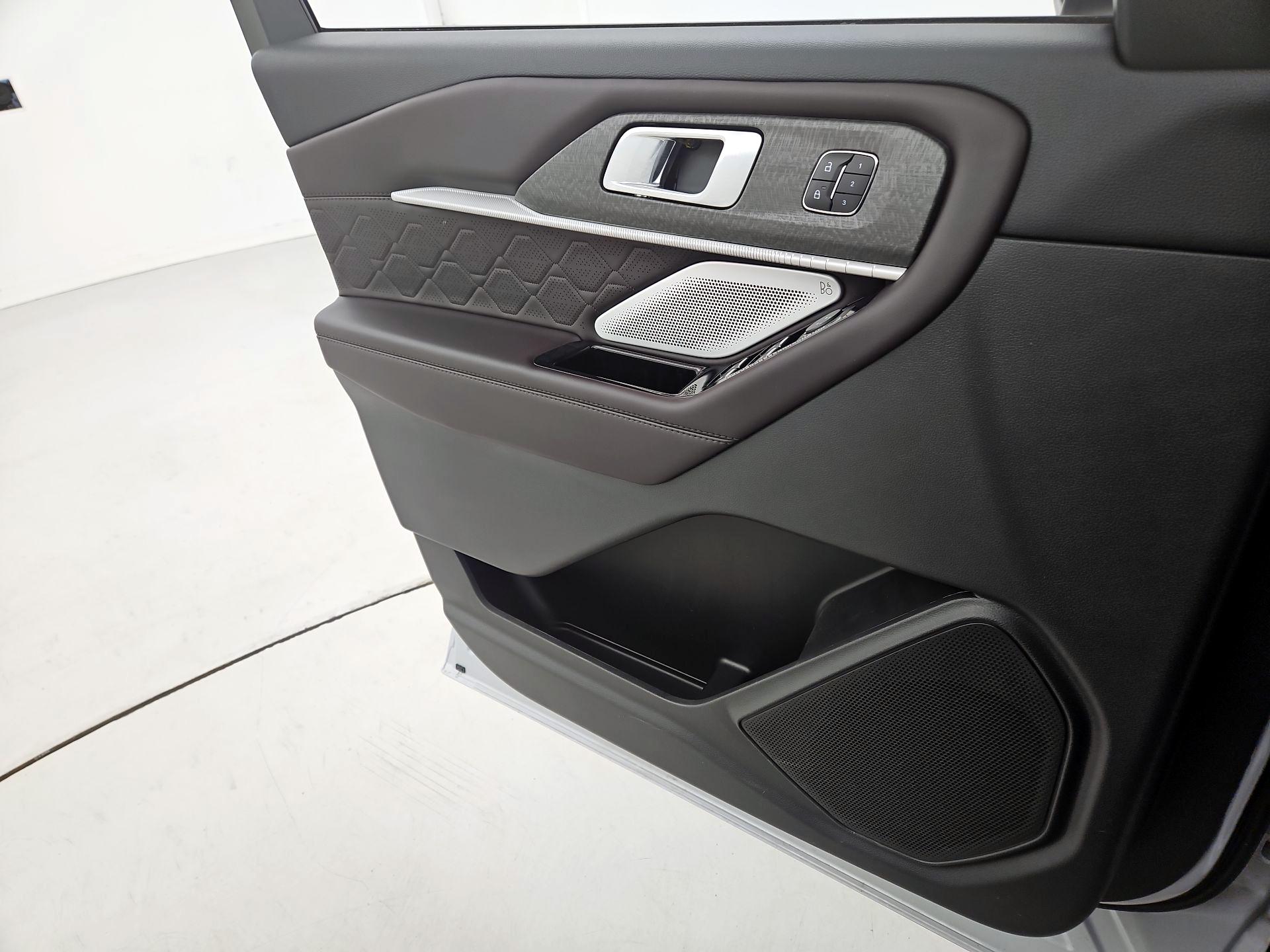 Thumbnail: 2025 Ford Explorer - 12