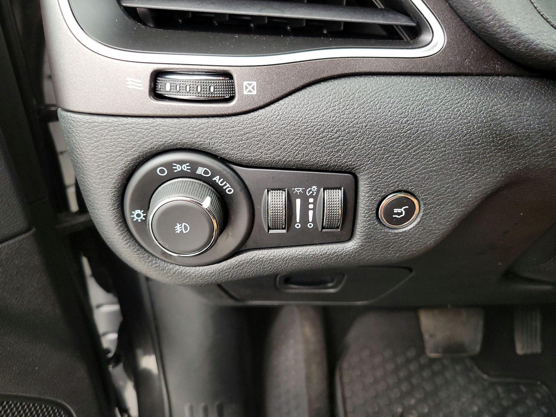 Thumbnail: 2022 Jeep Cherokee - 13