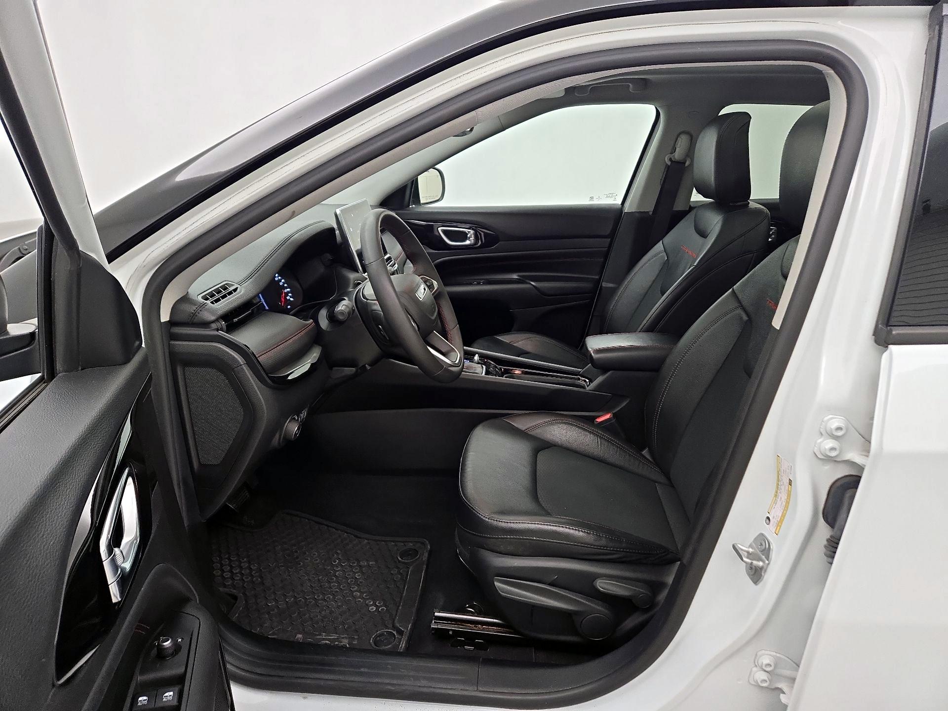 Thumbnail: 2022 Jeep Compass - 11