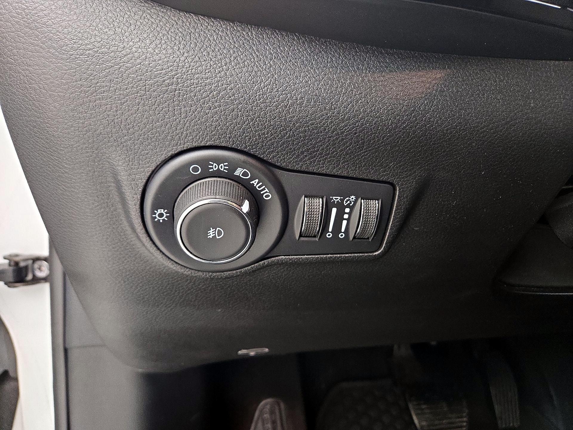 Thumbnail: 2022 Jeep Compass - 13