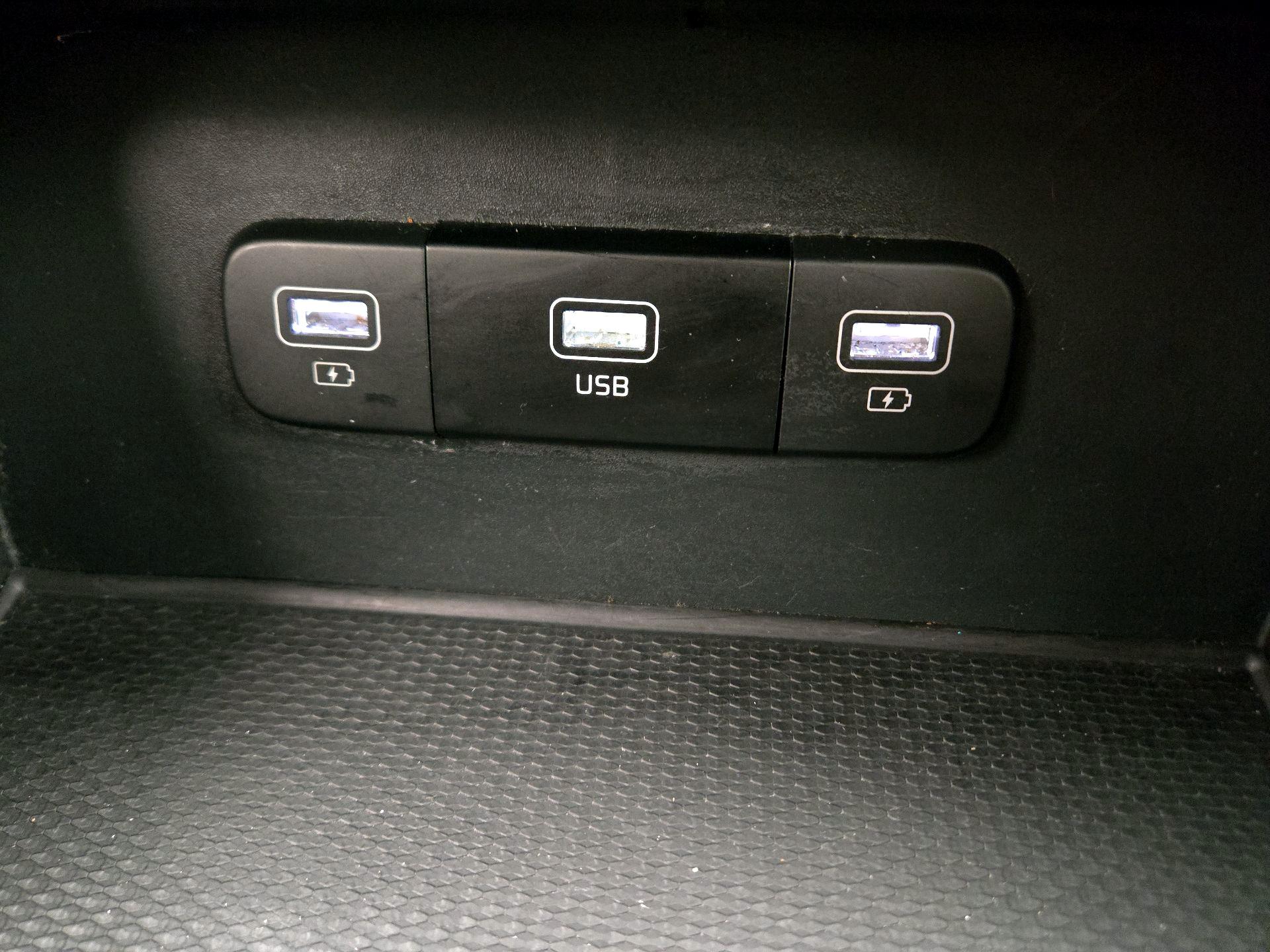 Thumbnail: 2024 Kia Carnival - 18