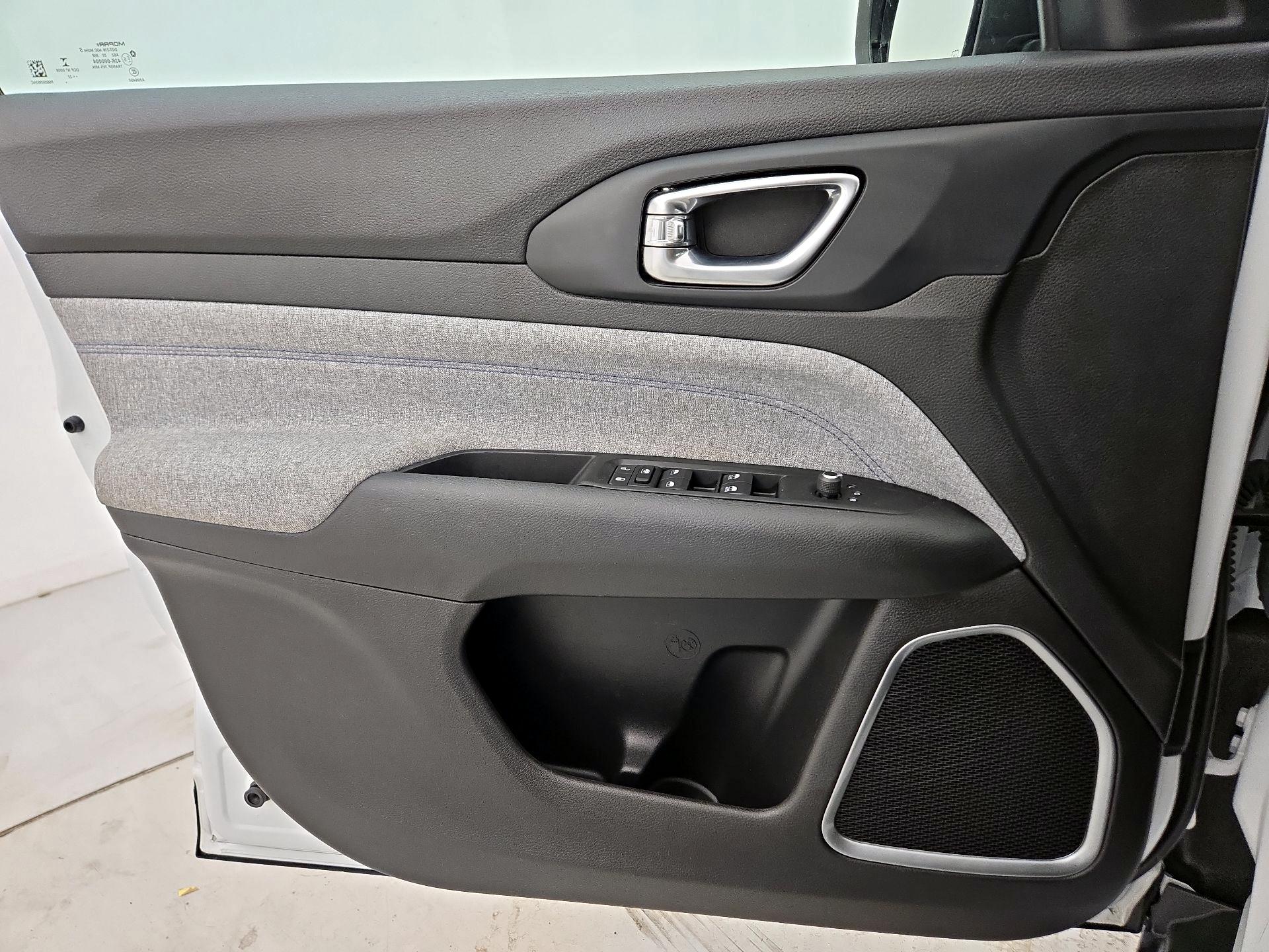 Thumbnail: 2022 Jeep Compass - 12